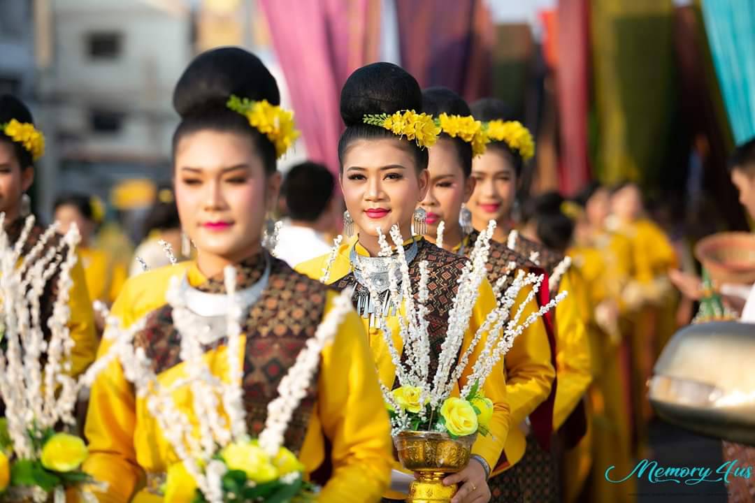 ? พิธีเปิดงาน “ประเพณีบุญกุ้มข้าวใหญ่และของดีอำเภอบ้านไผ่ ประจำปี 2563 ?