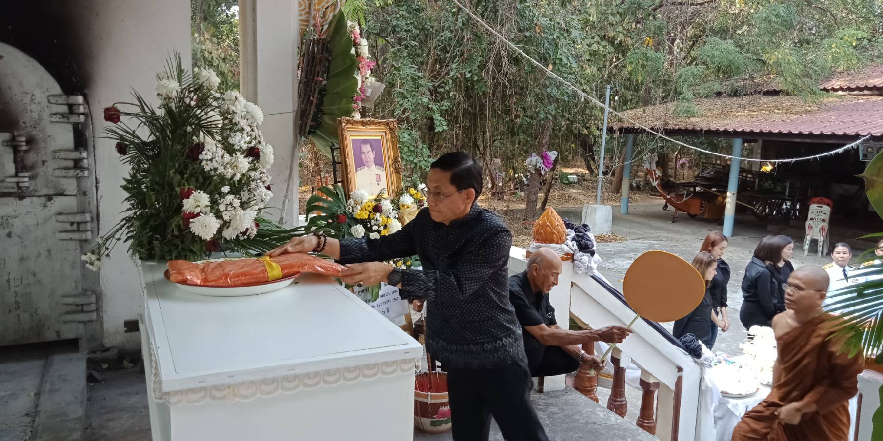 ?พช.ขอนแก่น ร่วมพิธีฌาปนกิจศพนายเมืองแมน เทพาจันทรักษ์ อดีตพัฒนาอำเภอเมืองขอนแก่น จังหวัดขอนแก่น?