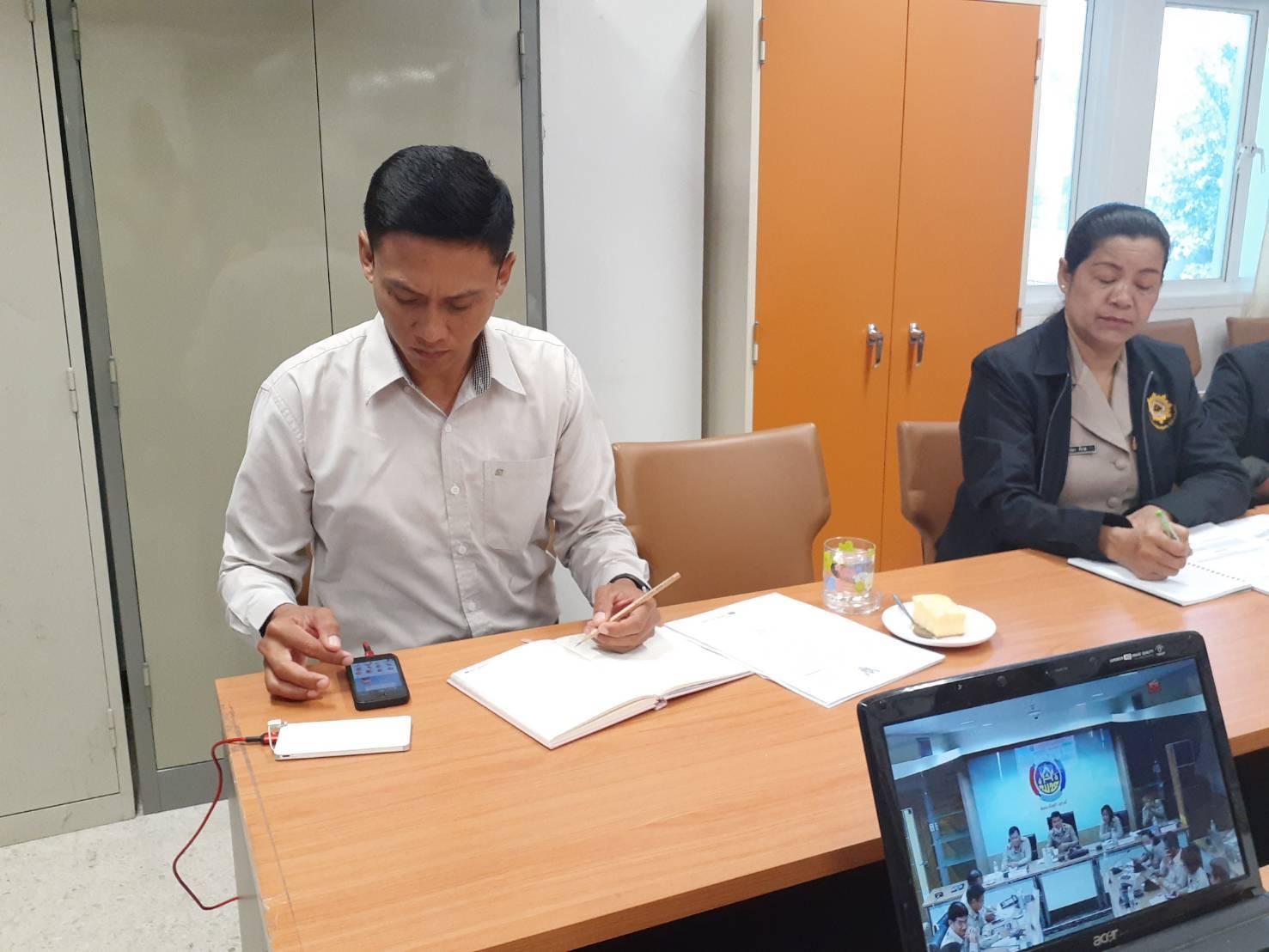 ? ผู้ตรวจราชการกรมการพัฒนาชุมชน (นางสาวชนมณัฐ รอดบุญธรรม) ร่วมรับฟังการประชุม Morning brief กรมการพัฒนาชุมชน ครั้งที่ 1/2563 ผ่าน TV พช.?