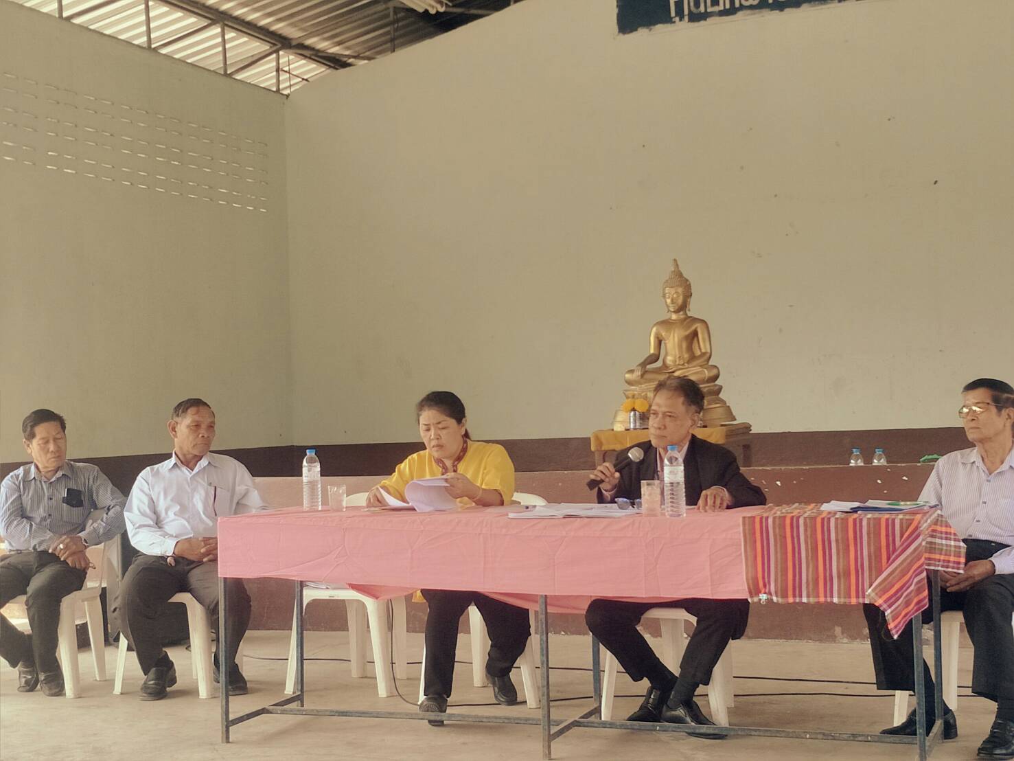 ? พช.ขอนแก่น ร่วมประชุมติดตามการดำเนินงานกองทุนหมู่บ้านและชุมชนเมือง อำเภอชุมแพ จังหวัดขอนแก่น ?