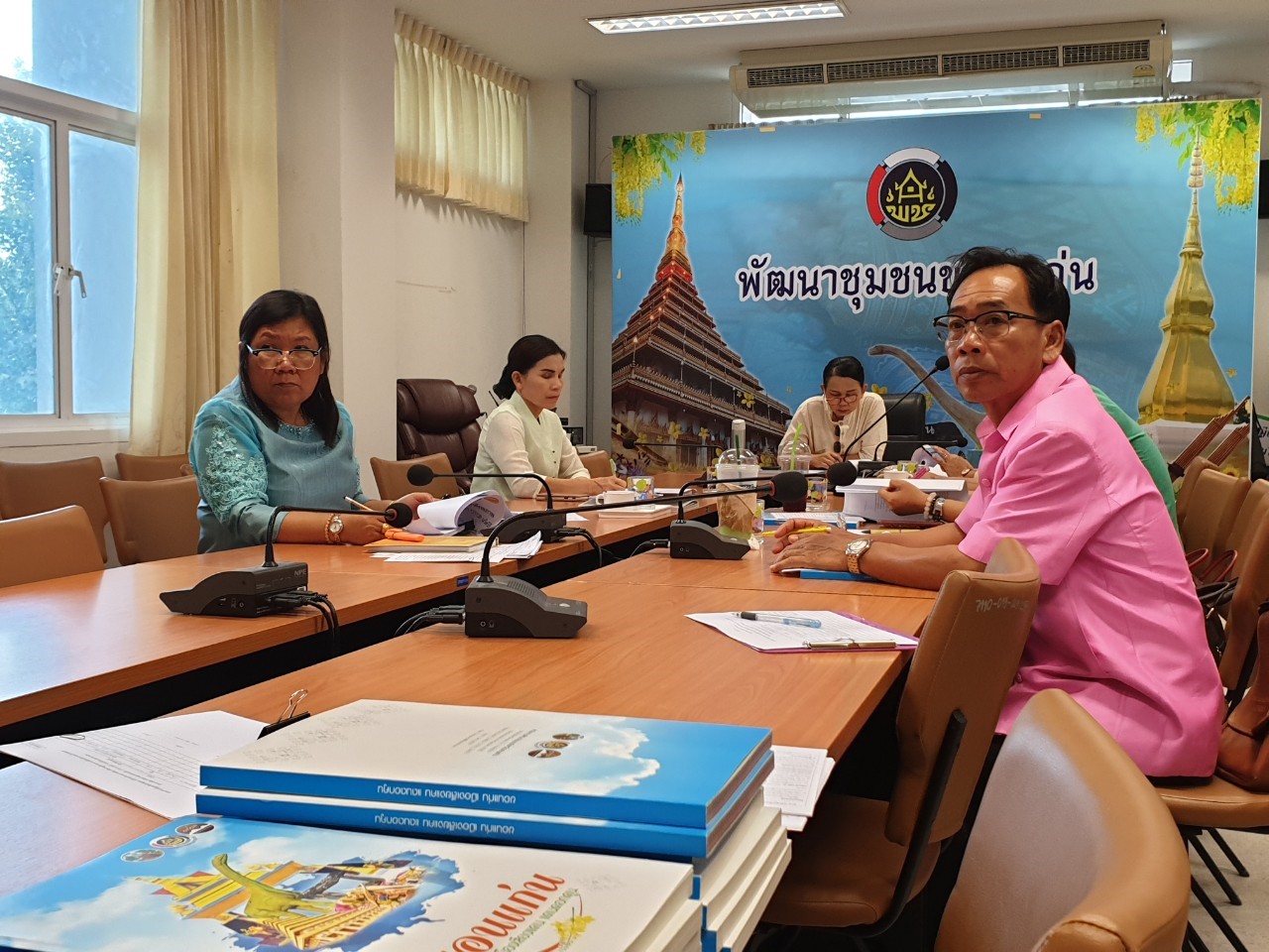 ?พช.ขอนแก่น ร่วมติดตามรับชมการประชุมทางไกล ผ่านระบบ Video Conference การดำเนินกิจกรรมตามแผนปฏิบัติงานและแผนการใช้จ่ายงบประมาณประจำปี พ.ศ. 2562 ไปพลางก่อน?
