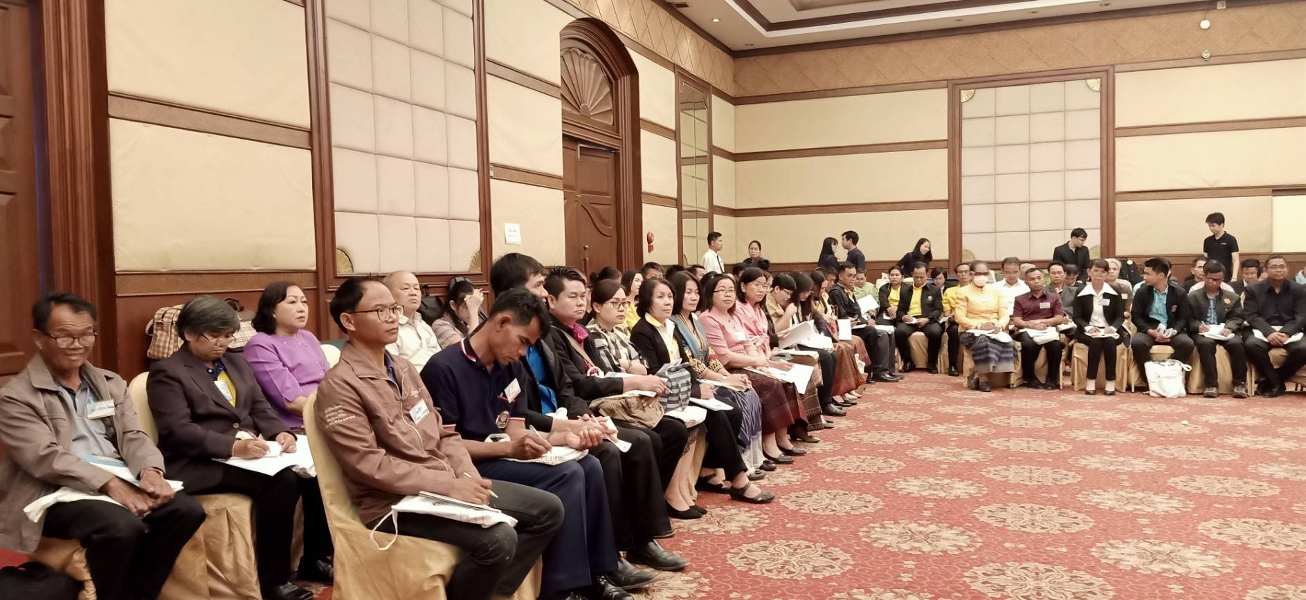 ? พช.ขอนแก่น : ร่วมประชุมเชิงปฏิบัติการ “เตรียมทีมปฏิบัติการแก้ไขปัญหาความยากจนระดับอำเภอ” รุ่นที่ 1 ?