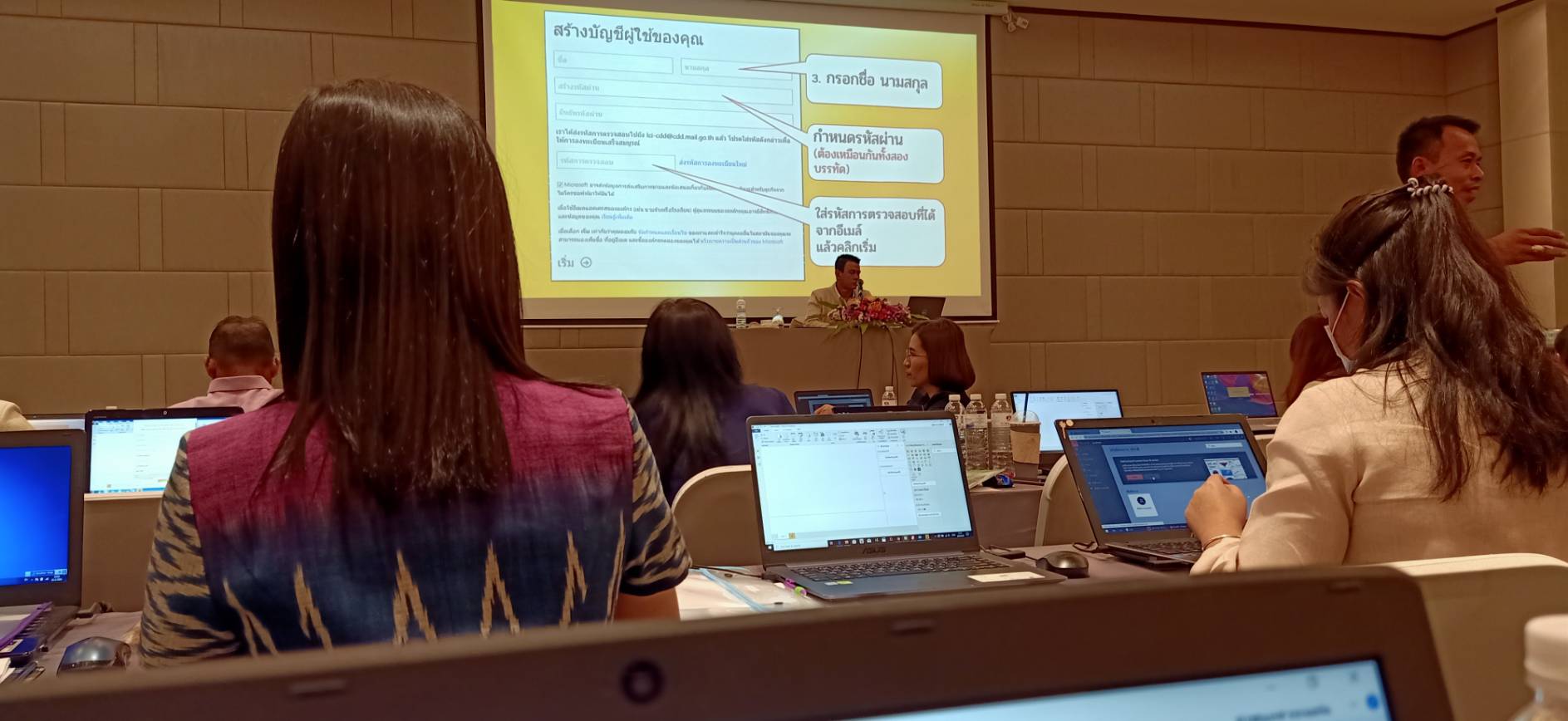 ? พช.ขอนแก่น : ร่วมประชุมโครงการสนับสนุนการจัดทำแผนและประสานแผนพัฒนาในระดับพื้นที่ กิจกรรมที่ 1 พัฒนาบุคลากรด้านการจัดทำสารสนเทศเพื่อการพัฒนาคุณภาพชีวิต (ครู ก) ?