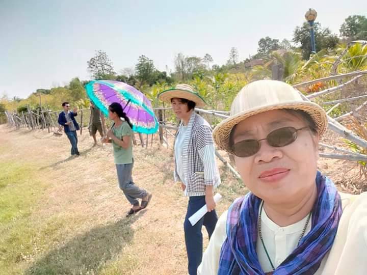 ? พช.ขอนแก่น ลุยเตรียมความพร้อมพื้นที่ “โคก หนอง นา โมเดล” “เอามื้อ สามัคคี” หิ้วตะกร้า ถือถุงผ้า แบกจอบเสียม ร่วมขุดคลอง ฮ่องเหมือง ?