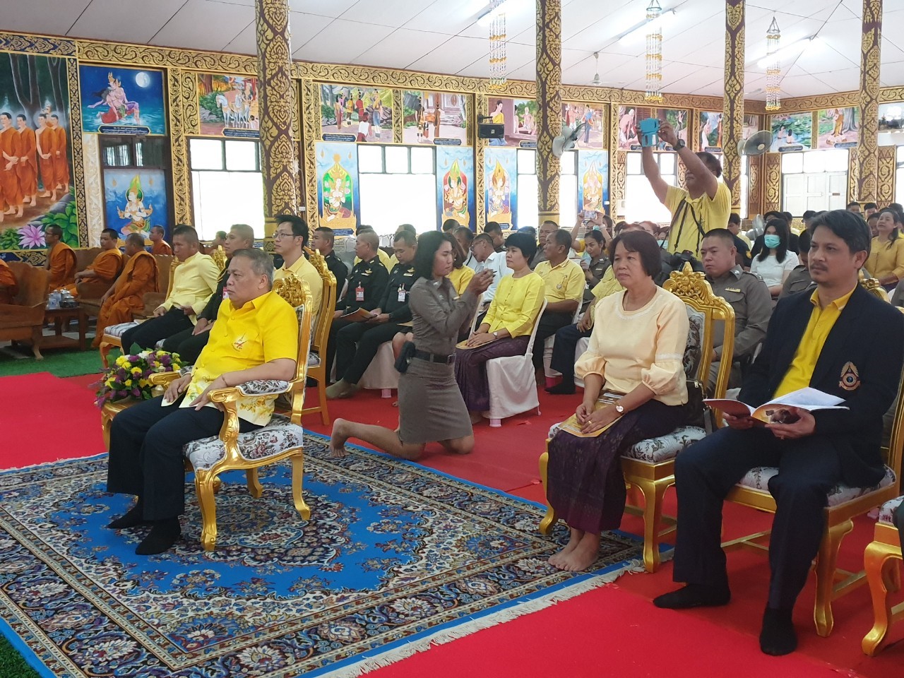 ? พช.ขอนแก่น : ร่วมพิธีเจริญพระพุทธมนต์ถวายพระพรชัยมงคลแด่ สมเด็จพระนางเจ้าสิริกิติ์ พระบรมราชินีนาถ พระบรมราชชนนีพันปีหลวง พระบาทสมเด็จพระวชิรเกล้าเจ้าอยู่หัว และสมเด็จพระนางเจ้าฯ พระบรมราชินี ประจำปีพุทธศักราช 2563 ?