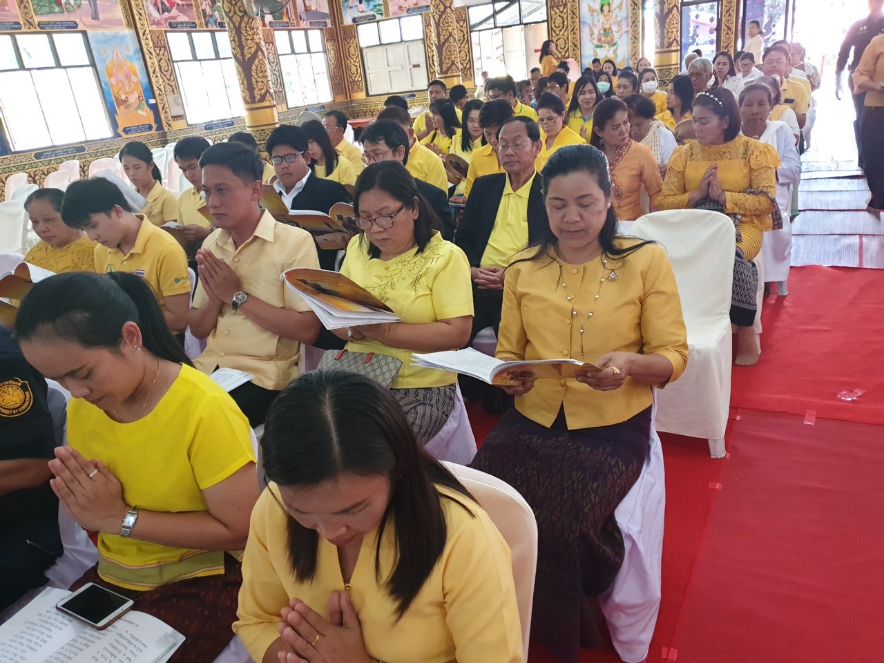? พช.ขอนแก่น : ร่วมพิธีเจริญพระพุทธมนต์ถวายพระพรชัยมงคลแด่ สมเด็จพระนางเจ้าสิริกิติ์ พระบรมราชินีนาถ พระบรมราชชนนีพันปีหลวง พระบาทสมเด็จพระวชิรเกล้าเจ้าอยู่หัว และสมเด็จพระนางเจ้าฯ พระบรมราชินี ประจำปีพุทธศักราช 2563 ?