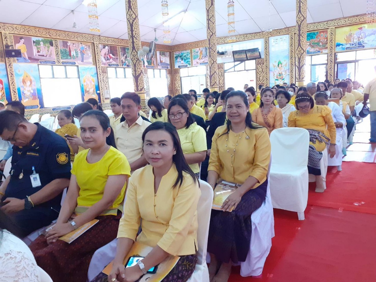 ? พช.ขอนแก่น : ร่วมพิธีเจริญพระพุทธมนต์ถวายพระพรชัยมงคลแด่ สมเด็จพระนางเจ้าสิริกิติ์ พระบรมราชินีนาถ พระบรมราชชนนีพันปีหลวง พระบาทสมเด็จพระวชิรเกล้าเจ้าอยู่หัว และสมเด็จพระนางเจ้าฯ พระบรมราชินี ประจำปีพุทธศักราช 2563 ?