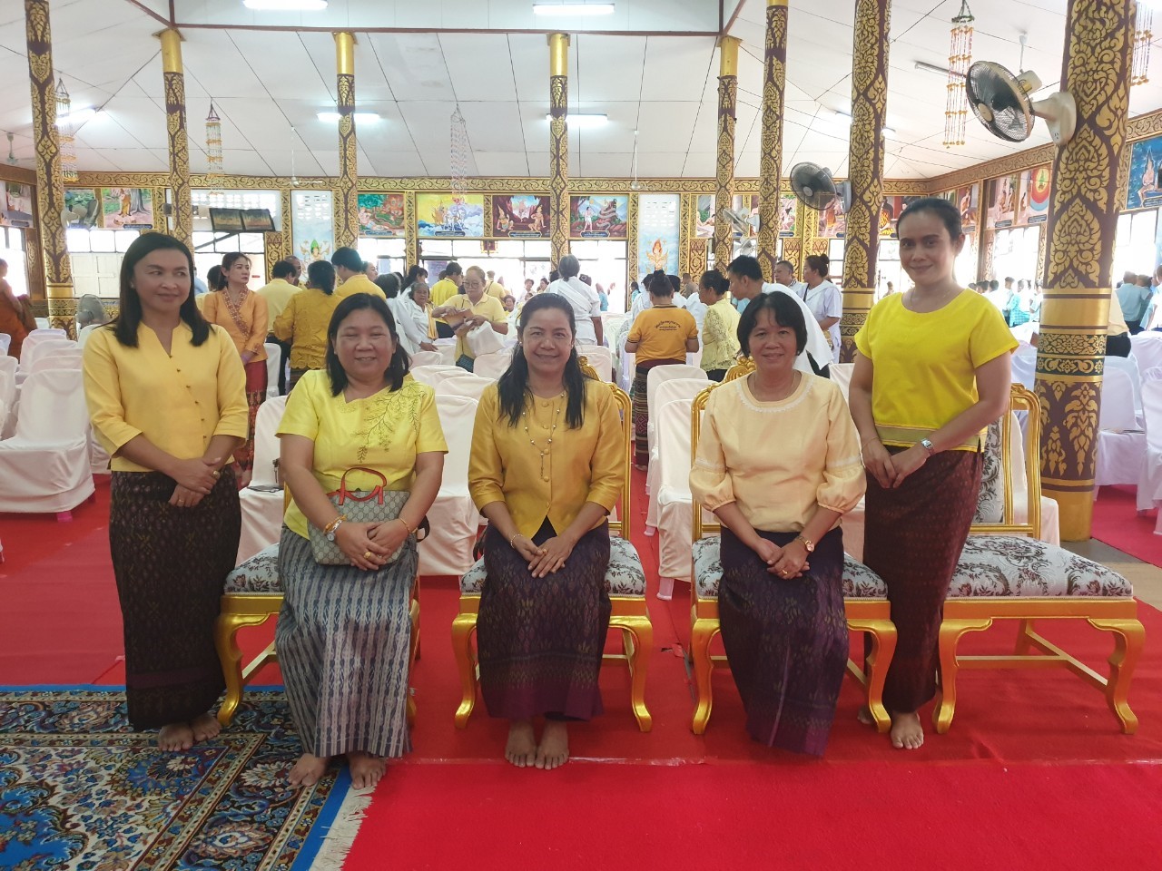 ? พช.ขอนแก่น : ร่วมพิธีเจริญพระพุทธมนต์ถวายพระพรชัยมงคลแด่ สมเด็จพระนางเจ้าสิริกิติ์ พระบรมราชินีนาถ พระบรมราชชนนีพันปีหลวง พระบาทสมเด็จพระวชิรเกล้าเจ้าอยู่หัว และสมเด็จพระนางเจ้าฯ พระบรมราชินี ประจำปีพุทธศักราช 2563 ?