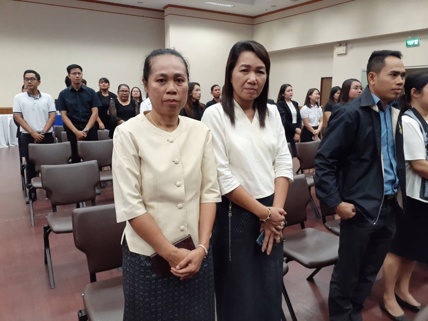? พช.ขอนแก่น : ร่วมพิธียืนสงบนิ่งเพื่อไว้อาลัยแก่ผู้เสียชีวิตจากเหตุการณ์ที่จังหวัดนครราชสีมา?
