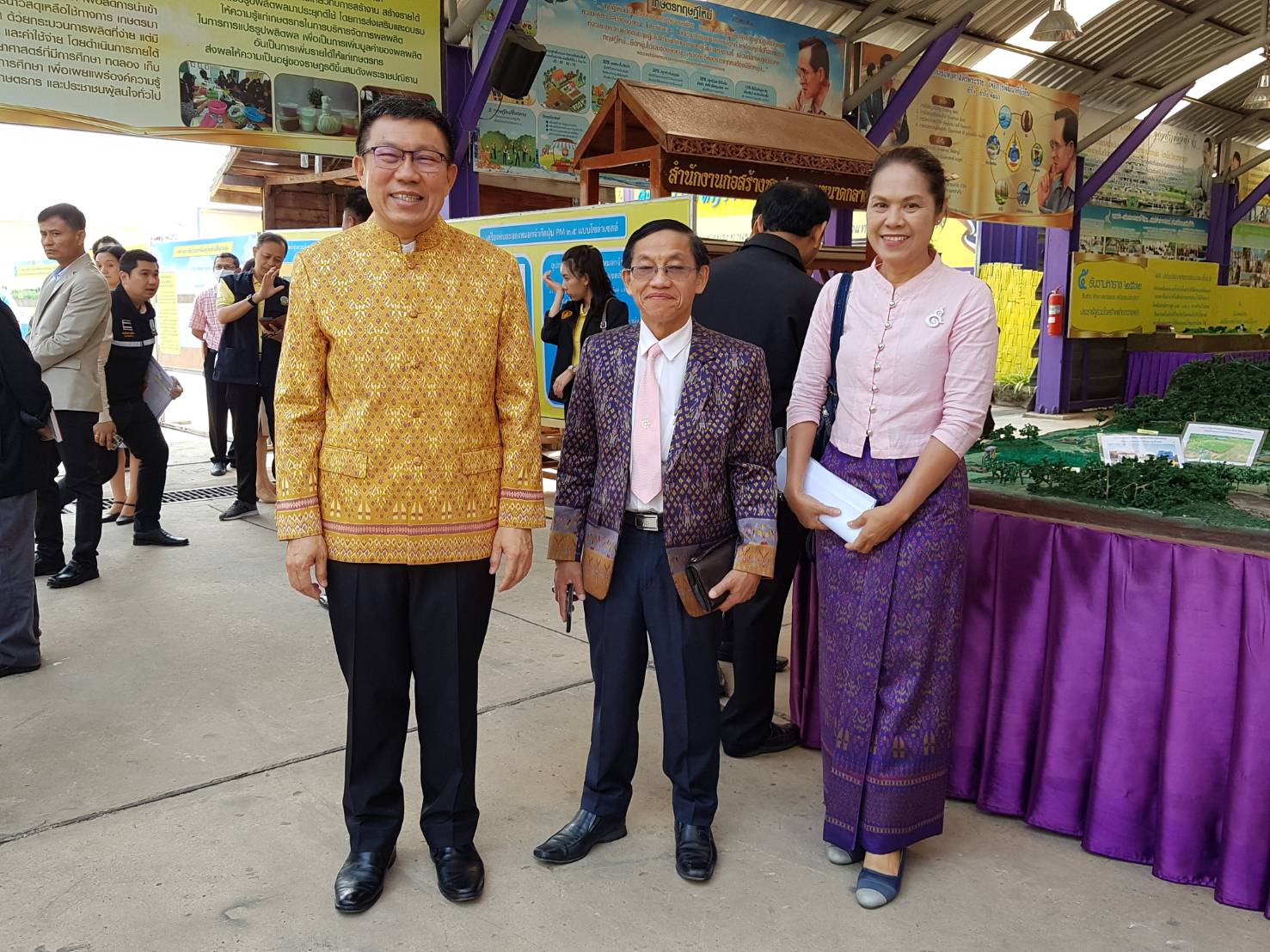 ? พช.ขอนแก่น ร่วมต้อนรับและแลกเปลี่ยนข้อคิดเห็นกับคณะกรรมาธิการแก้ปัญหาความยากจนและลดความเหลื่อมล้ำ วุฒิสภา ?