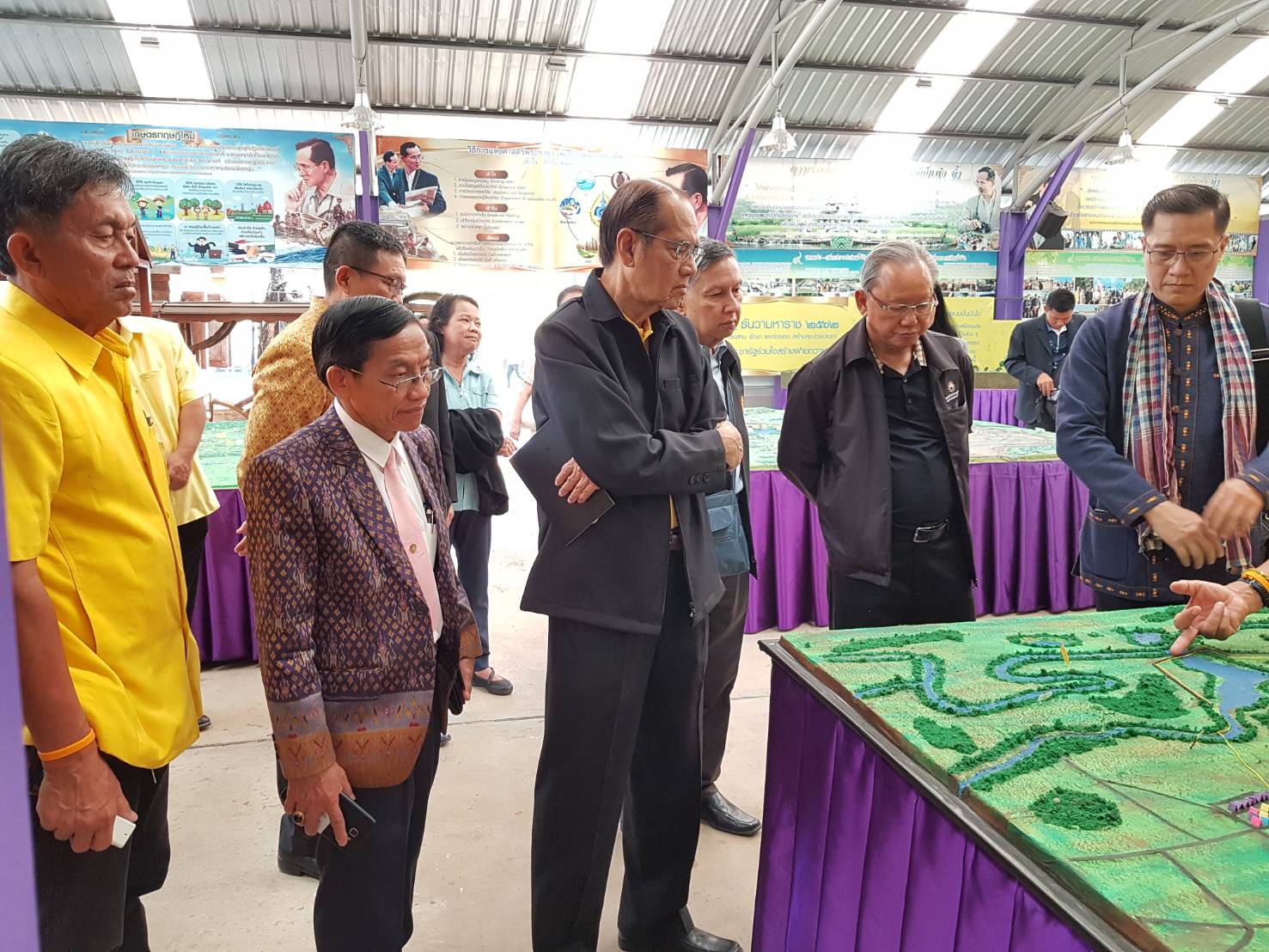 ? พช.ขอนแก่น ร่วมต้อนรับและแลกเปลี่ยนข้อคิดเห็นกับคณะกรรมาธิการแก้ปัญหาความยากจนและลดความเหลื่อมล้ำ วุฒิสภา ?