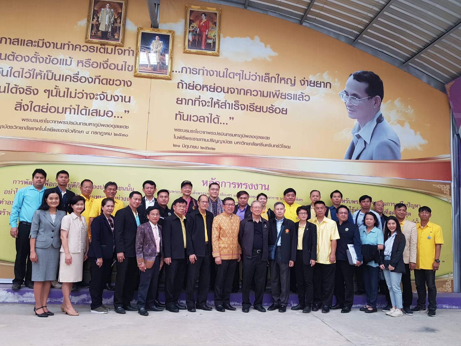 ? พช.ขอนแก่น ร่วมต้อนรับและแลกเปลี่ยนข้อคิดเห็นกับคณะกรรมาธิการแก้ปัญหาความยากจนและลดความเหลื่อมล้ำ วุฒิสภา ?