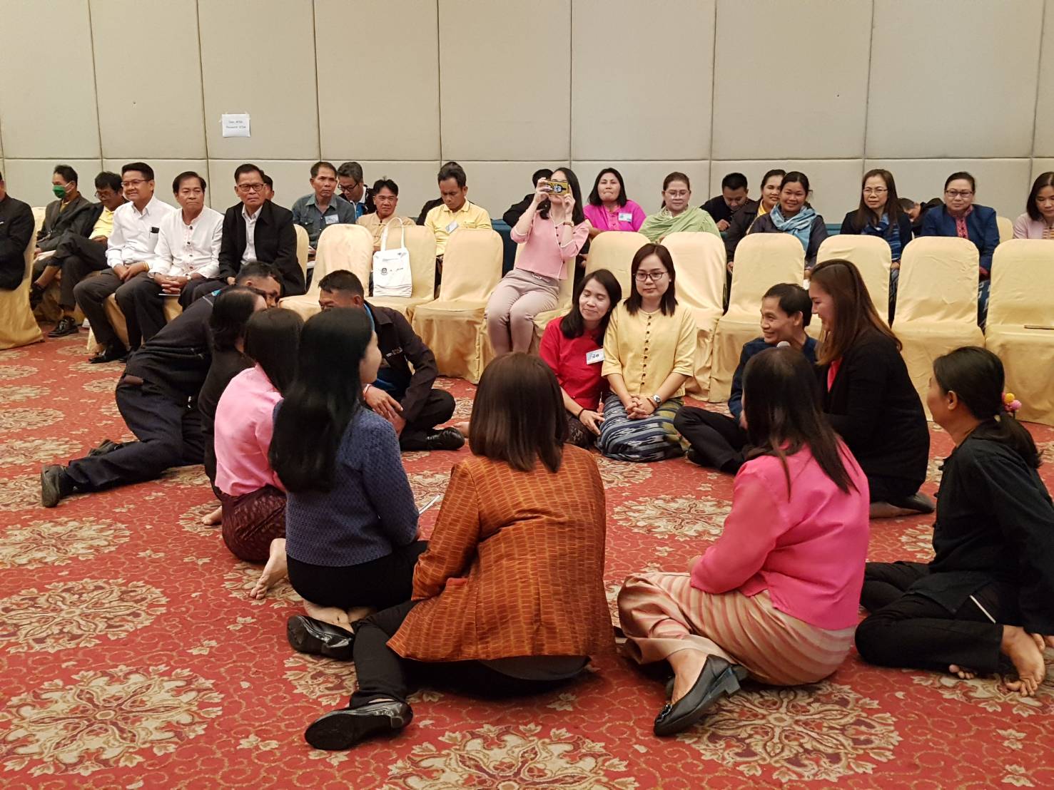 ? พช.ขอนแก่น : ร่วมประชุมเชิงปฏิบัติการ “เตรียมทีมปฏิบัติการแก้ไขปัญหาความยากจนระดับอำเภอ” รุ่นที่ 1 ?