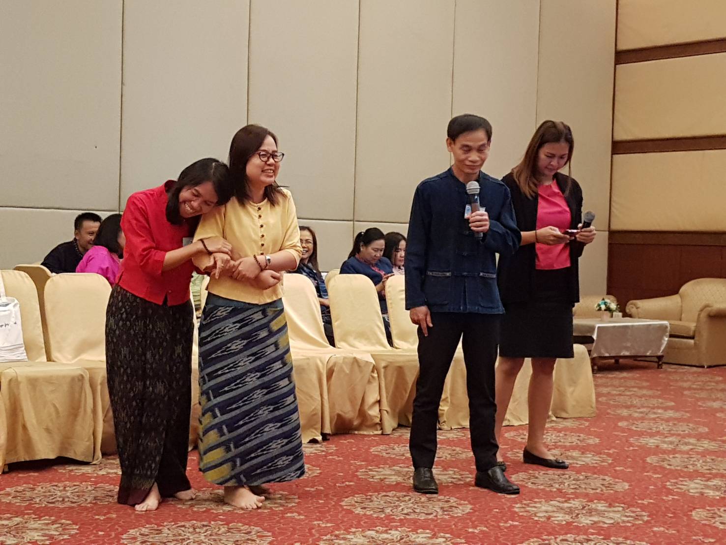 ? พช.ขอนแก่น : ร่วมประชุมเชิงปฏิบัติการ “เตรียมทีมปฏิบัติการแก้ไขปัญหาความยากจนระดับอำเภอ” รุ่นที่ 1 ?