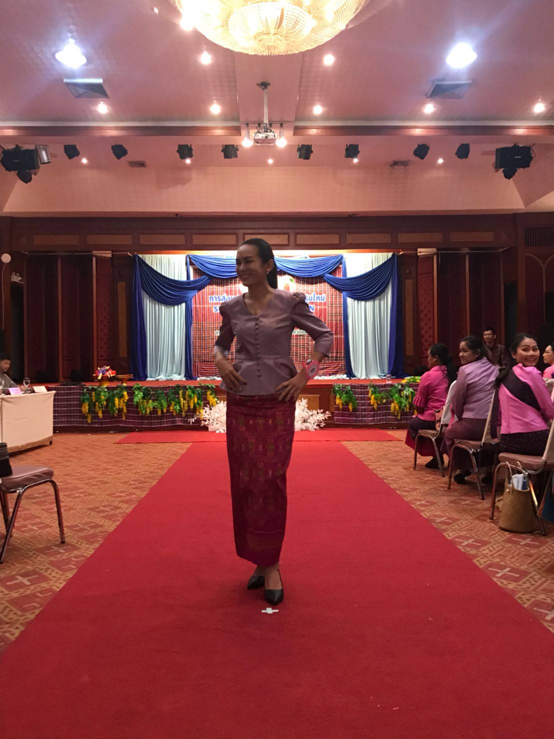? พช.ขอนแก่น : จัดประชุมโครงการส่งเสริมเยาวสตรีสู่ผู้นำสตรีรุ่นใหม่ : SMART LADY KHON KAEN ?