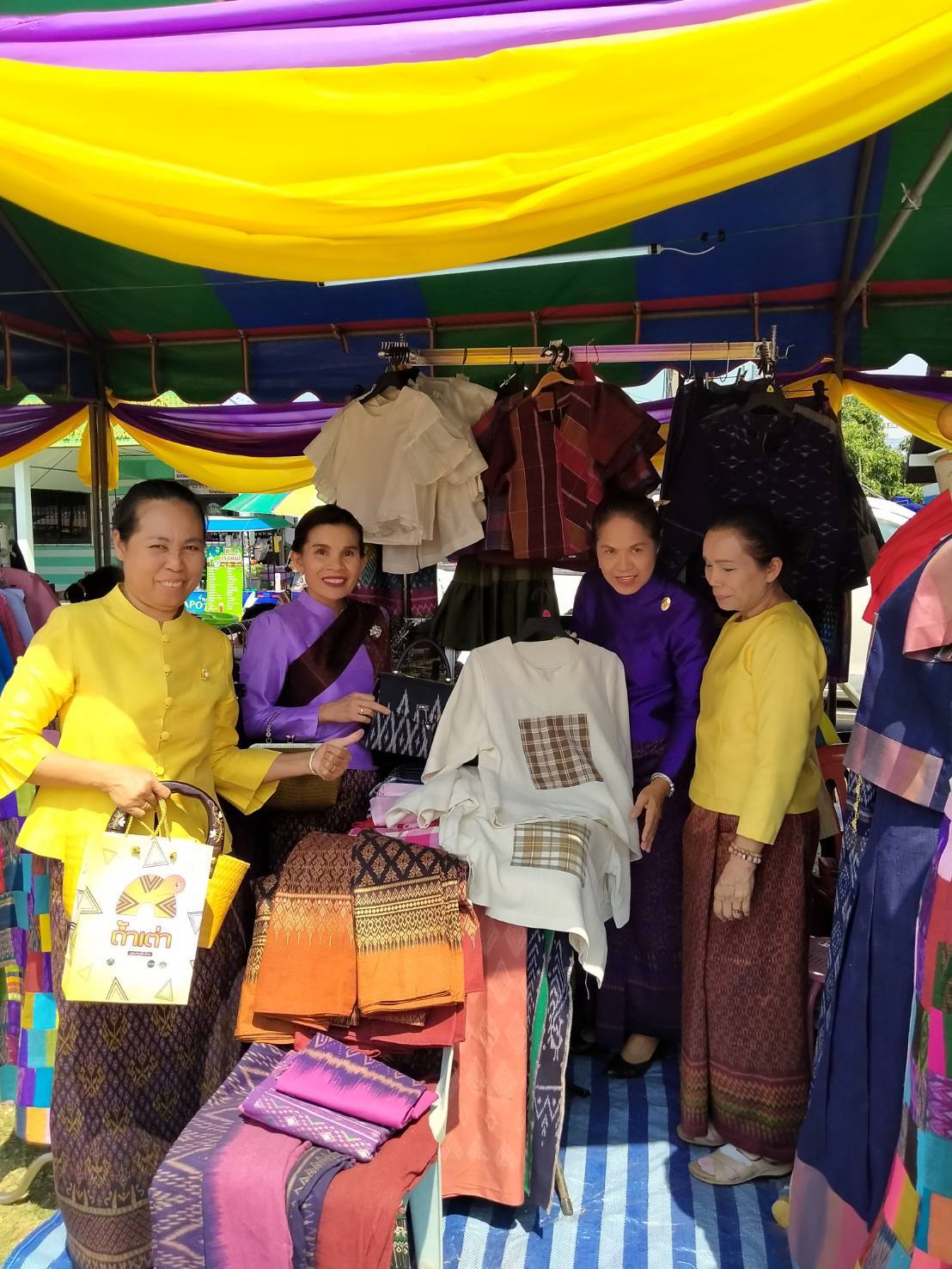 ? พช.ขอนแก่น : ร่วมพิธีเปิดงาน ประเพณีงาน “บุญคูณลาน ข้าวโพดหวาน สานไมตรี ข้าวจี่แซบ และงานกาชาดอำเภอบ้านฝาง” จังหวัดขอนแก่น ประจำปี 2563 ?