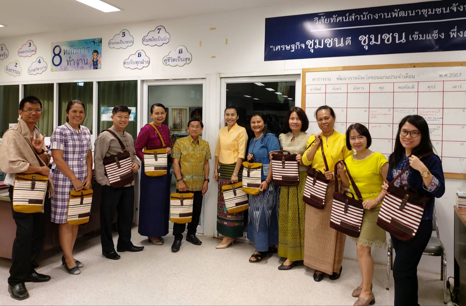 ? พช.ขอนแก่น ร่วมสร้างค่านิยม คน พช. “สวมใส่ผ้าไทย ใช้ถุงผ้า” ?