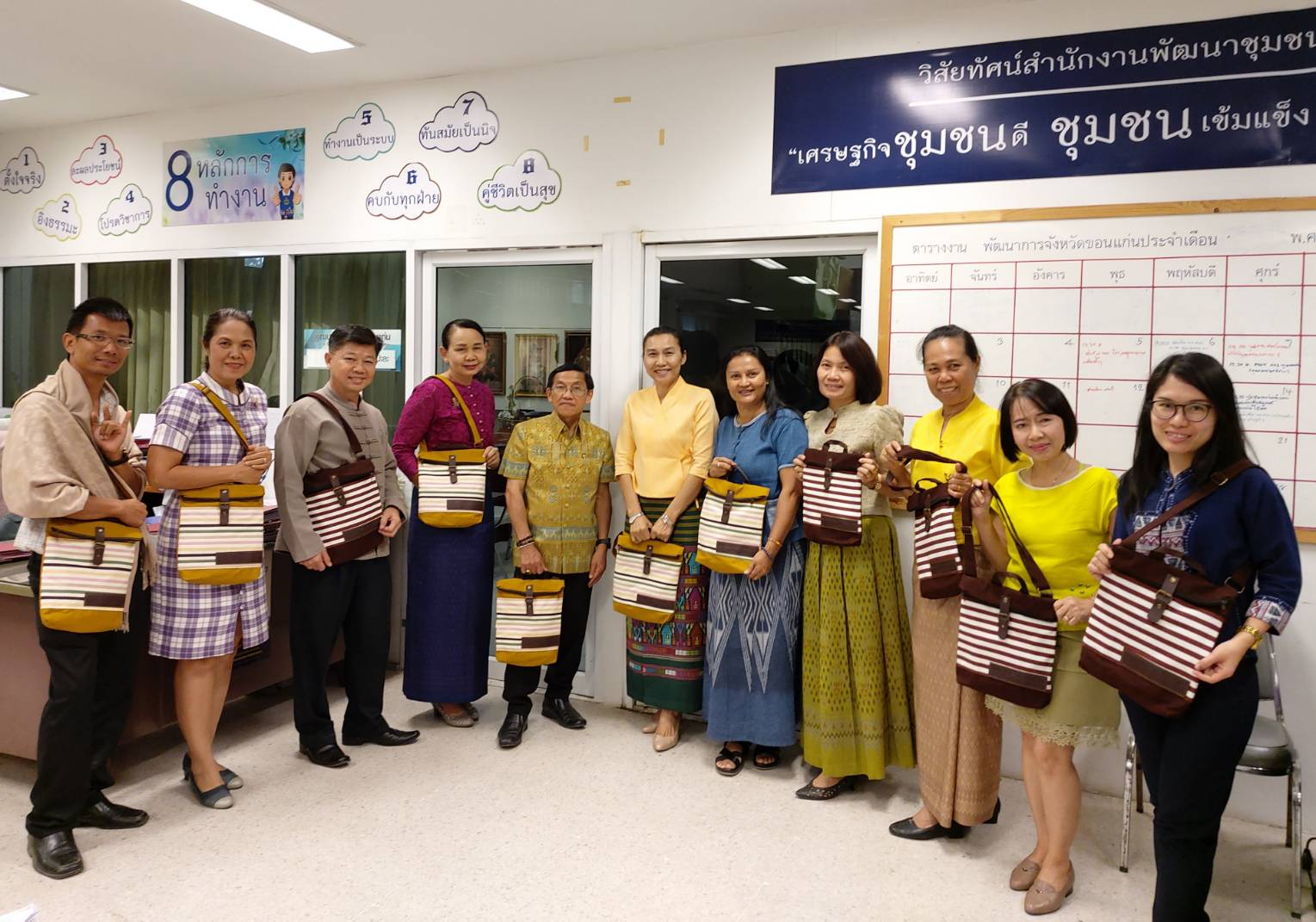 ? พช.ขอนแก่น ร่วมสร้างค่านิยม คน พช. “สวมใส่ผ้าไทย ใช้ถุงผ้า” ?