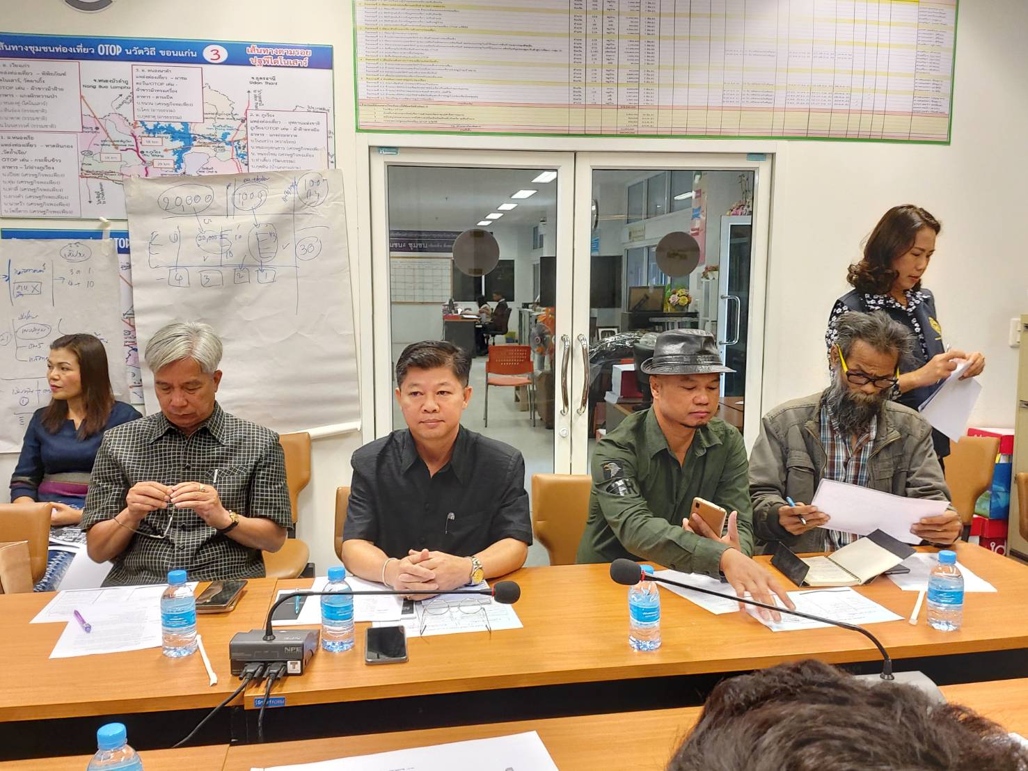 ? พช.ขอนแก่น : ร่วมประชุมหารือการปรับปรุงศูนย์แสดงและจำหน่ายสินค้า OTOP จังหวัดขอนแก่น?