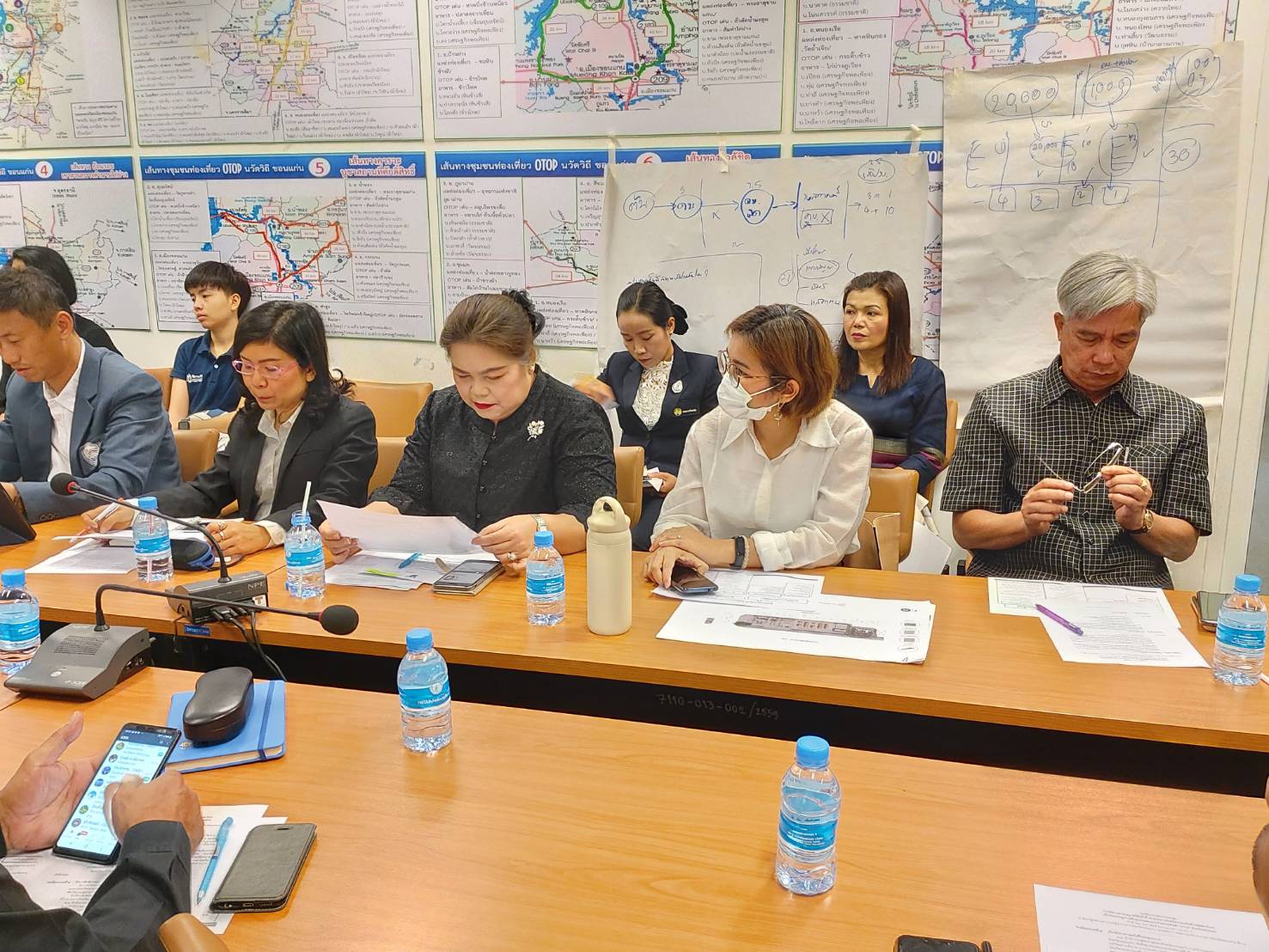 ? พช.ขอนแก่น : ร่วมประชุมหารือการปรับปรุงศูนย์แสดงและจำหน่ายสินค้า OTOP จังหวัดขอนแก่น?