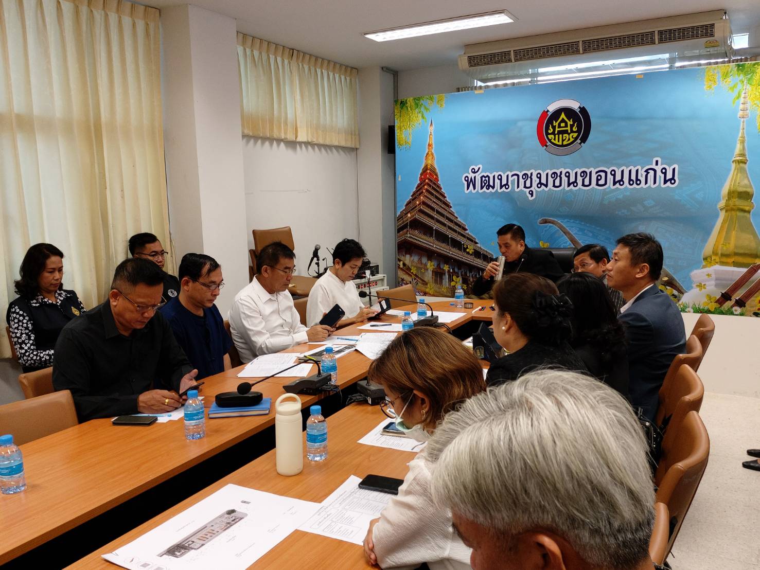 ? พช.ขอนแก่น : ร่วมประชุมหารือการปรับปรุงศูนย์แสดงและจำหน่ายสินค้า OTOP จังหวัดขอนแก่น?