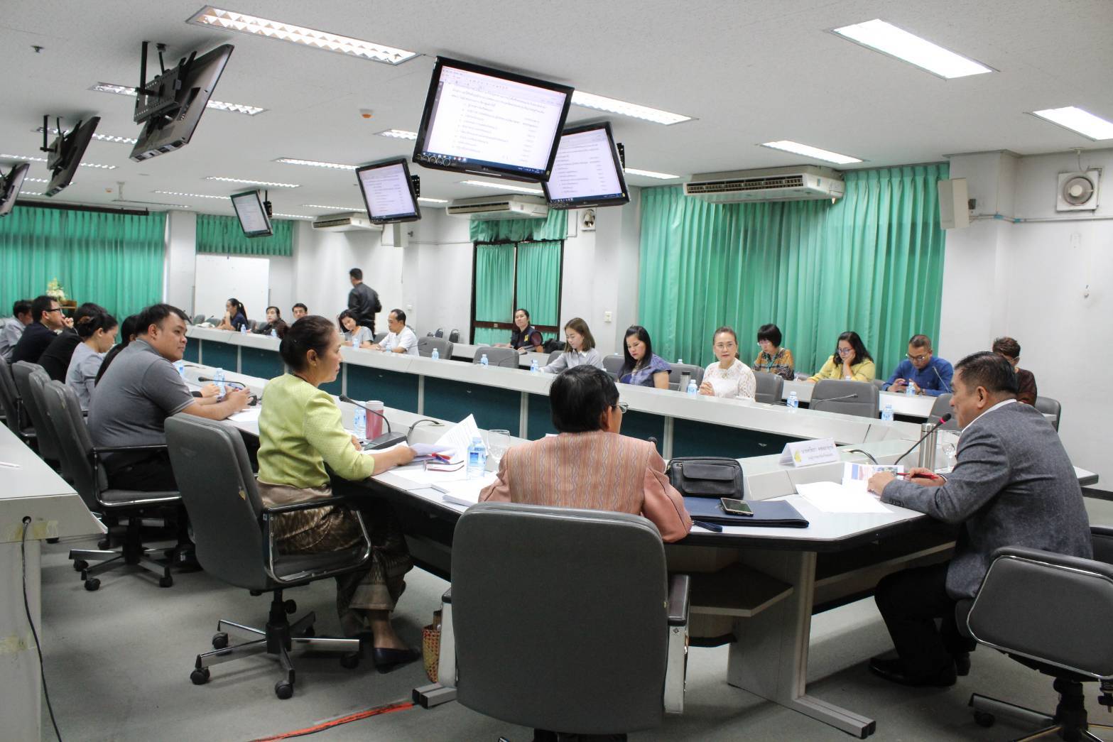 ?จังหวัดขอนแก่น : จัดประชุมคณะกรรมการบริหารศูนย์อำนวยการปฏิบัติการขจัดความยากจนและพัฒนาชนบทตามหลักปรัชญาของเศรษฐกิจพอเพียง จังหวัดขอนแก่น (ศจพ.จ.) ครั้งที่ 1/2563 ?