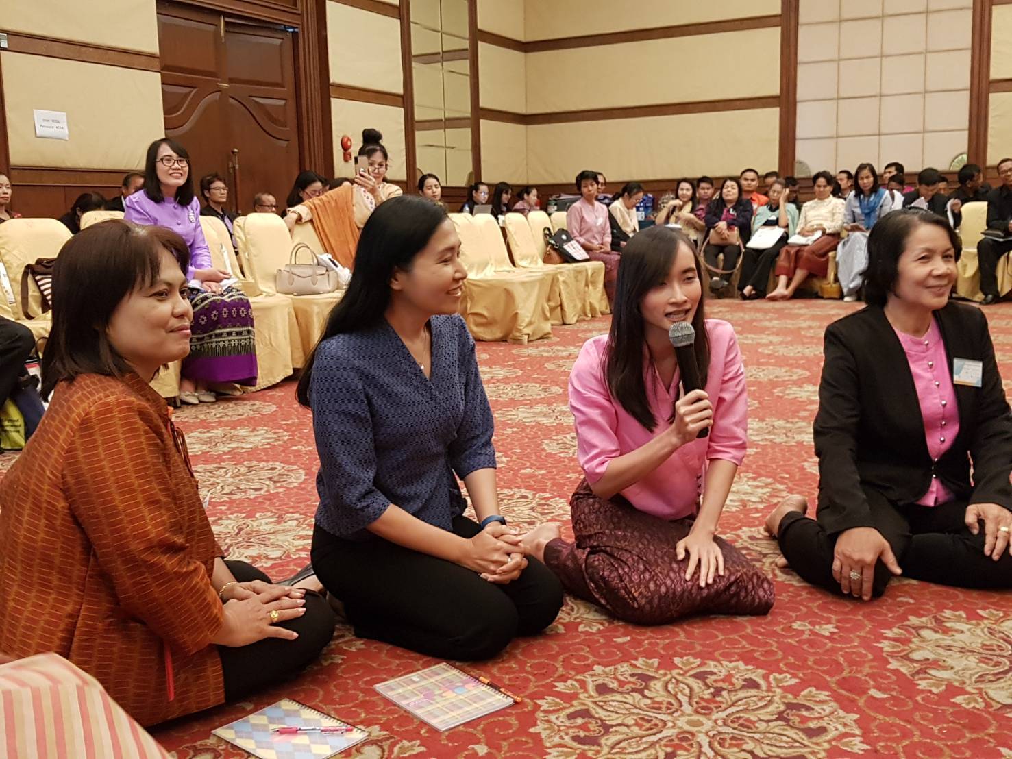 ? พช.ขอนแก่น : ร่วมประชุมเชิงปฏิบัติการ “เตรียมทีมปฏิบัติการแก้ไขปัญหาความยากจนระดับอำเภอ” รุ่นที่ 1 ?