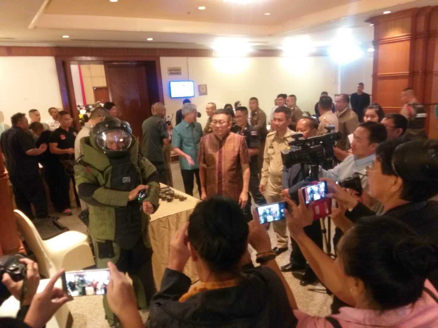 ? พช.ขอนแก่น : ร่วมประชุมโครงการขอนแก่นเสริมสร้างความมั่นคง เพื่อความปลอดภัยในชีวิตและทรัพย์สิน ?