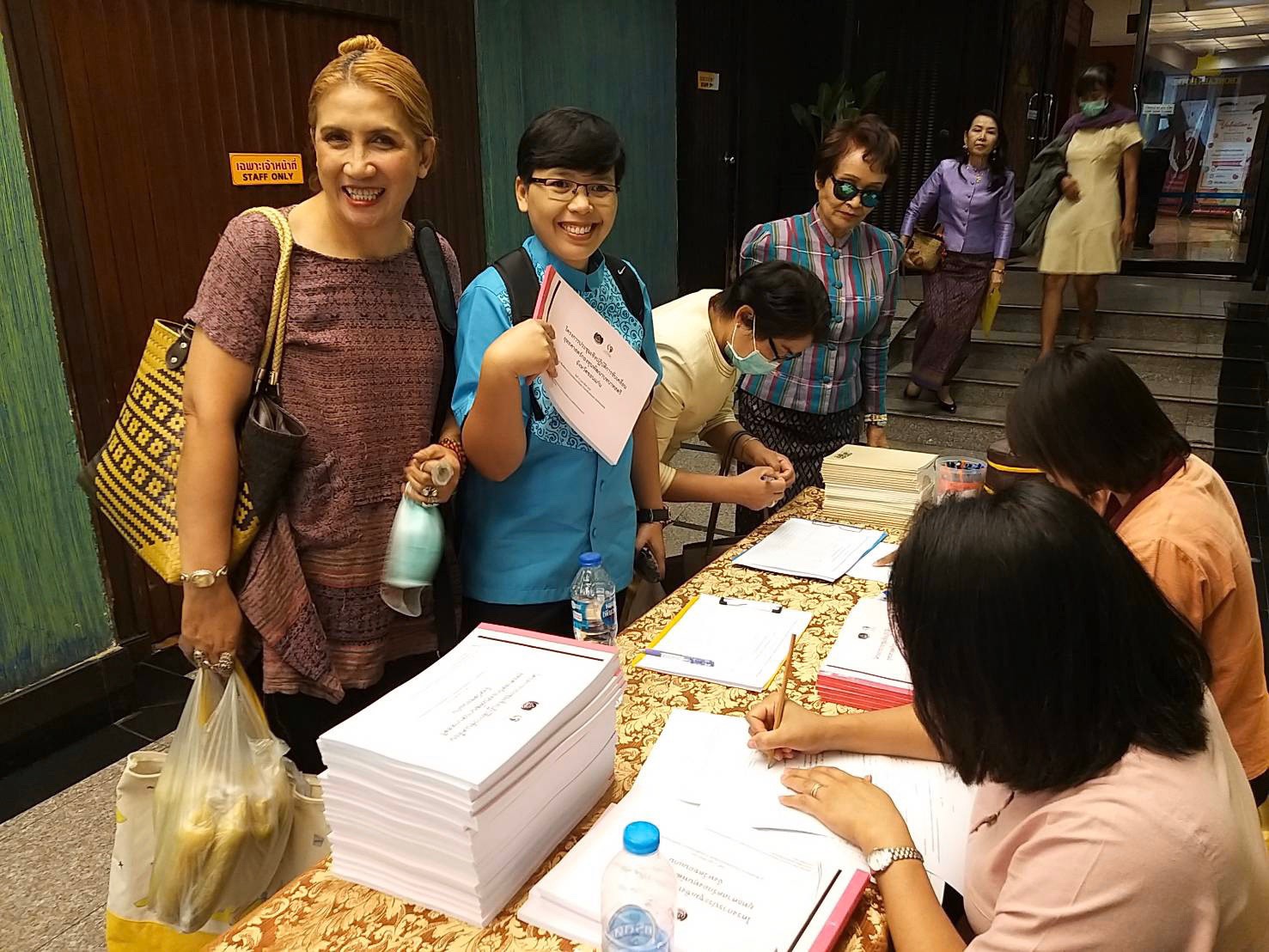 ? พช.ขอนแก่น : จัดประชุมเชิงปฏิบัติการขับเคลื่อนยุทธศาสตร์กองทุนพัฒนาบทบาทสตรีจังหวัดขอนแก่น ?