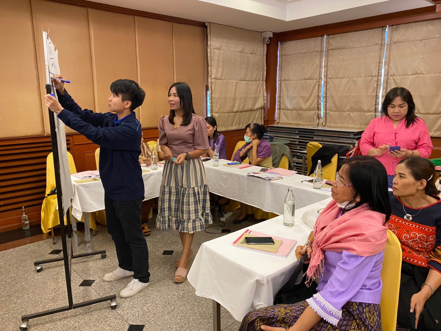 ? พช.ขอนแก่น : จัดประชุมเชิงปฏิบัติการขับเคลื่อนยุทธศาสตร์กองทุนพัฒนาบทบาทสตรีจังหวัดขอนแก่น ?
