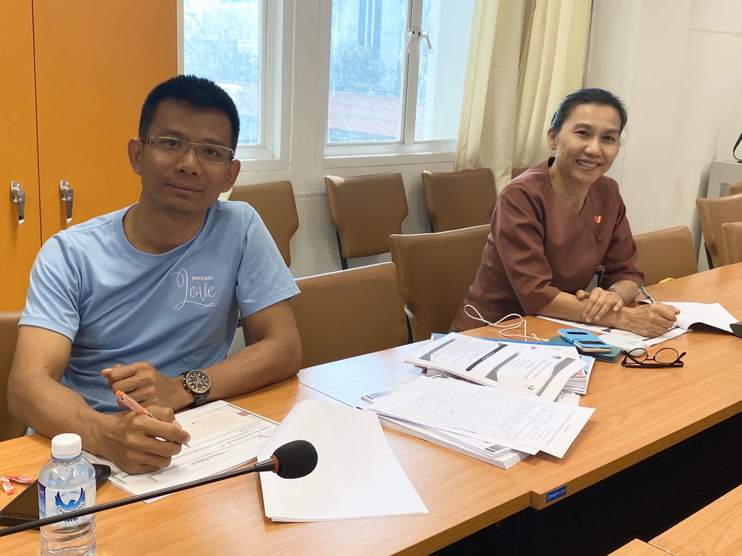 ? พช.ขอนแก่น : รับฟังการประชุมชี้แจง เร่งรัด กำกับ ติดตาม การดำเนินงานกองทุนพัฒนาบทบาทสตรี ครั้งที่ 2/2563 ผ่านระบบ Video conference ?