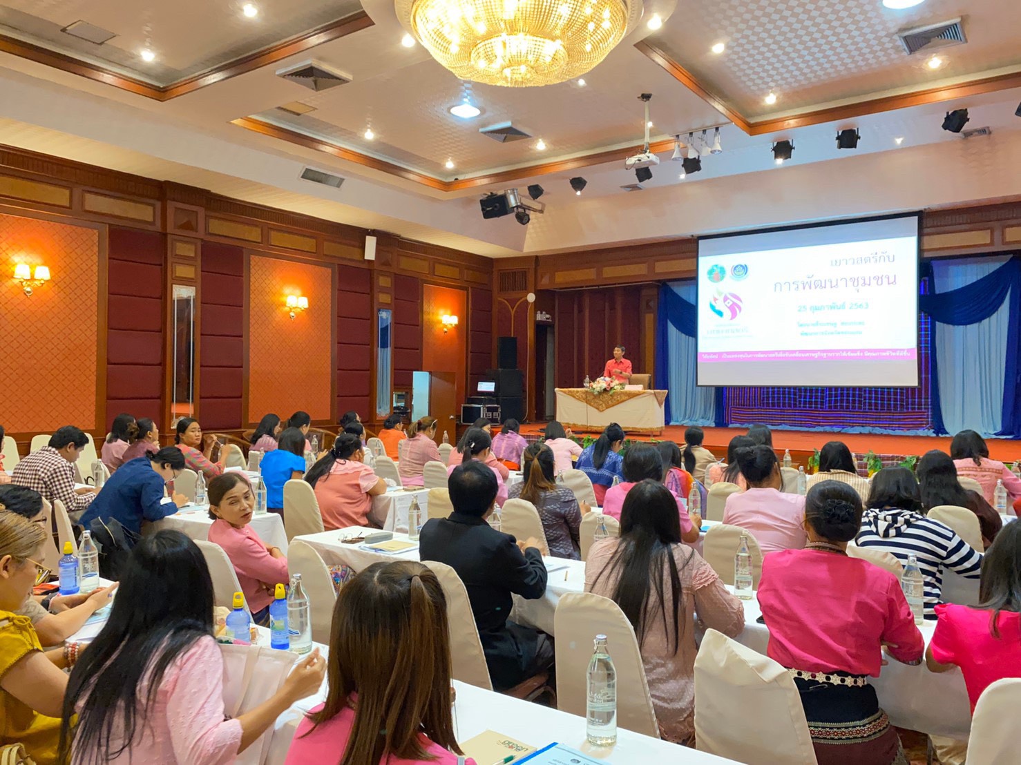 ? พช.ขอนแก่น : จัดประชุมโครงการส่งเสริมเยาวสตรีสู่ผู้นำสตรีรุ่นใหม่ : SMART LADY KHON KAEN ?