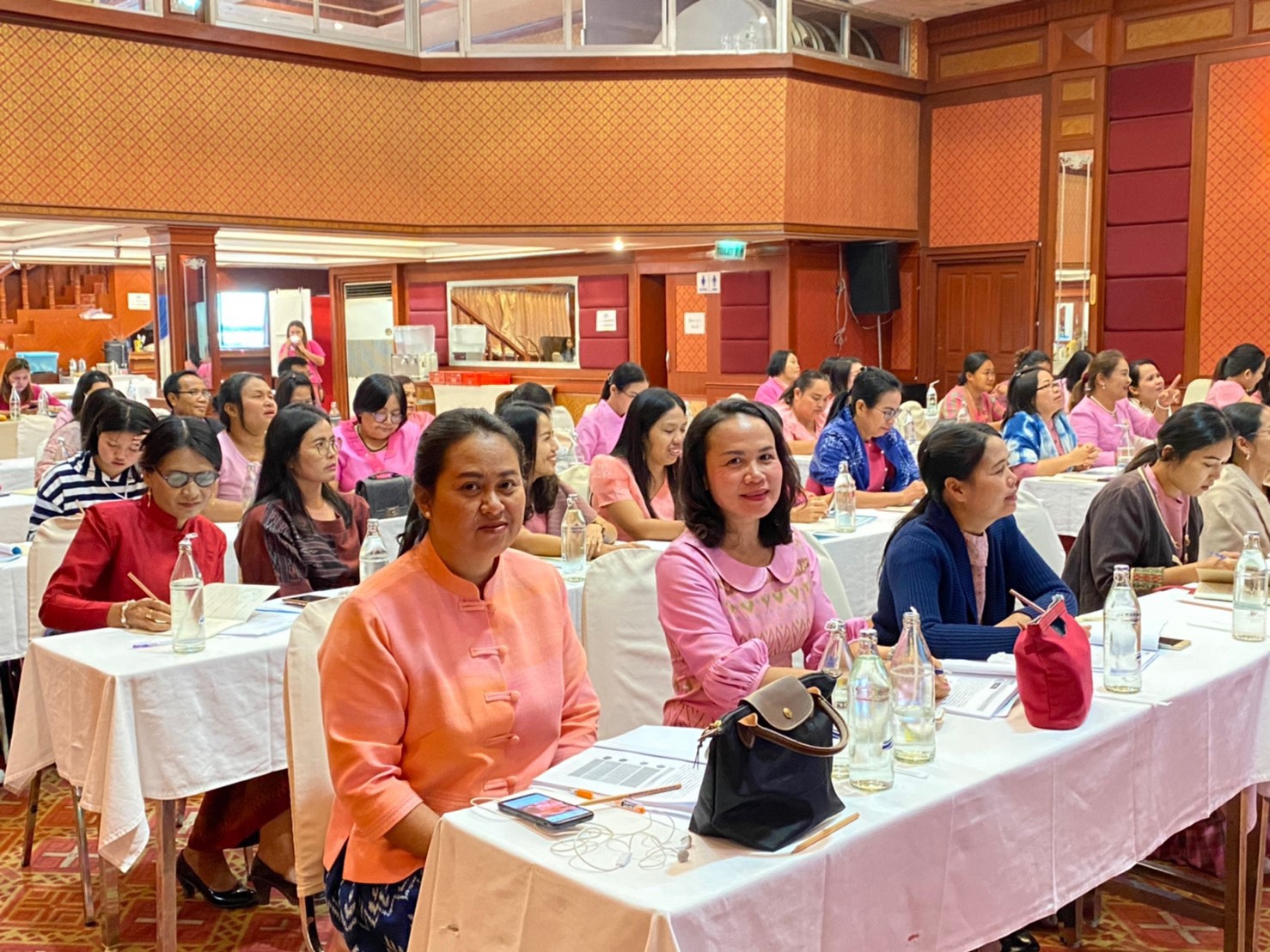 ? พช.ขอนแก่น : จัดประชุมโครงการส่งเสริมเยาวสตรีสู่ผู้นำสตรีรุ่นใหม่ : SMART LADY KHON KAEN ?