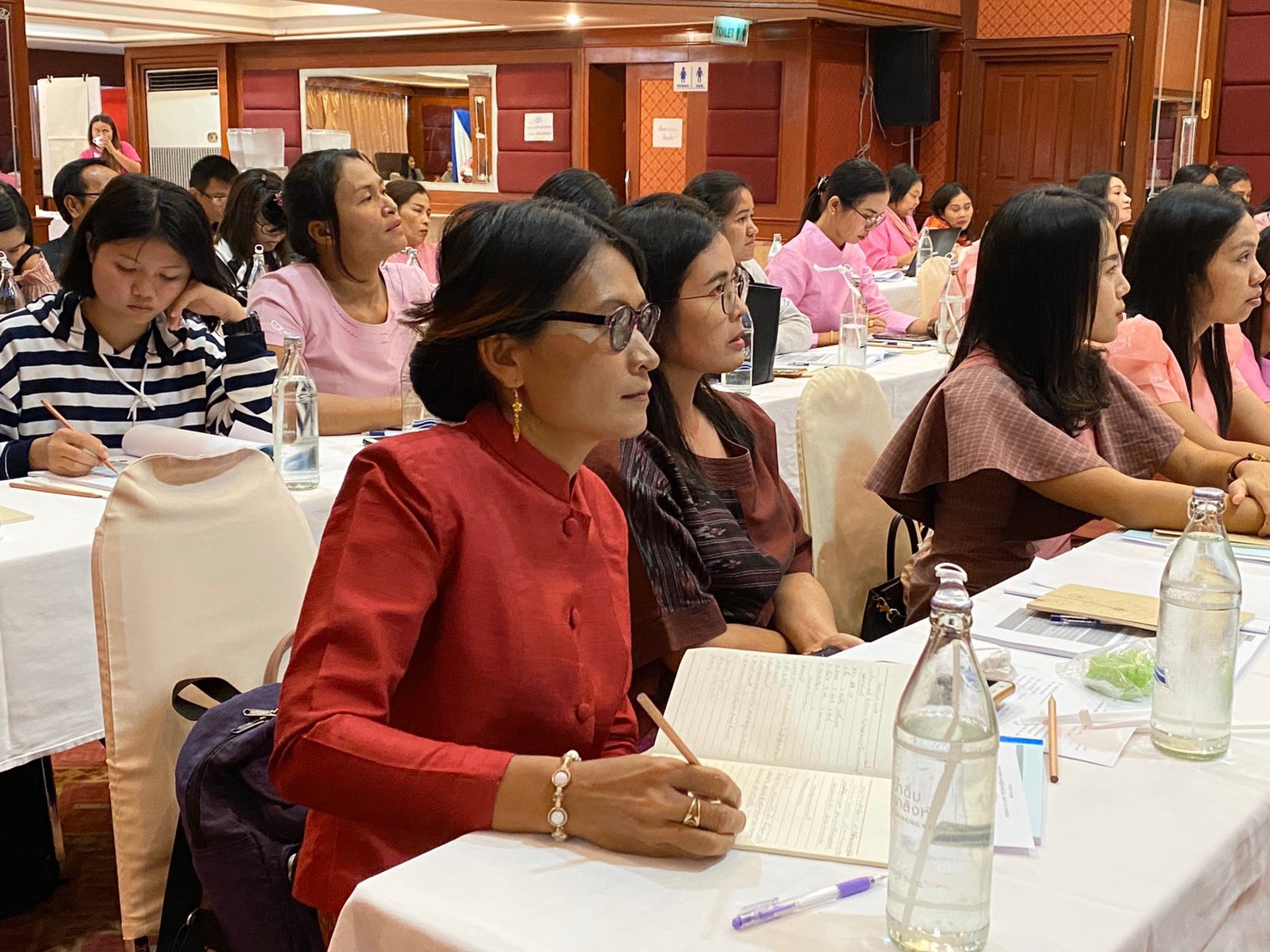 ? พช.ขอนแก่น : จัดประชุมโครงการส่งเสริมเยาวสตรีสู่ผู้นำสตรีรุ่นใหม่ : SMART LADY KHON KAEN ?