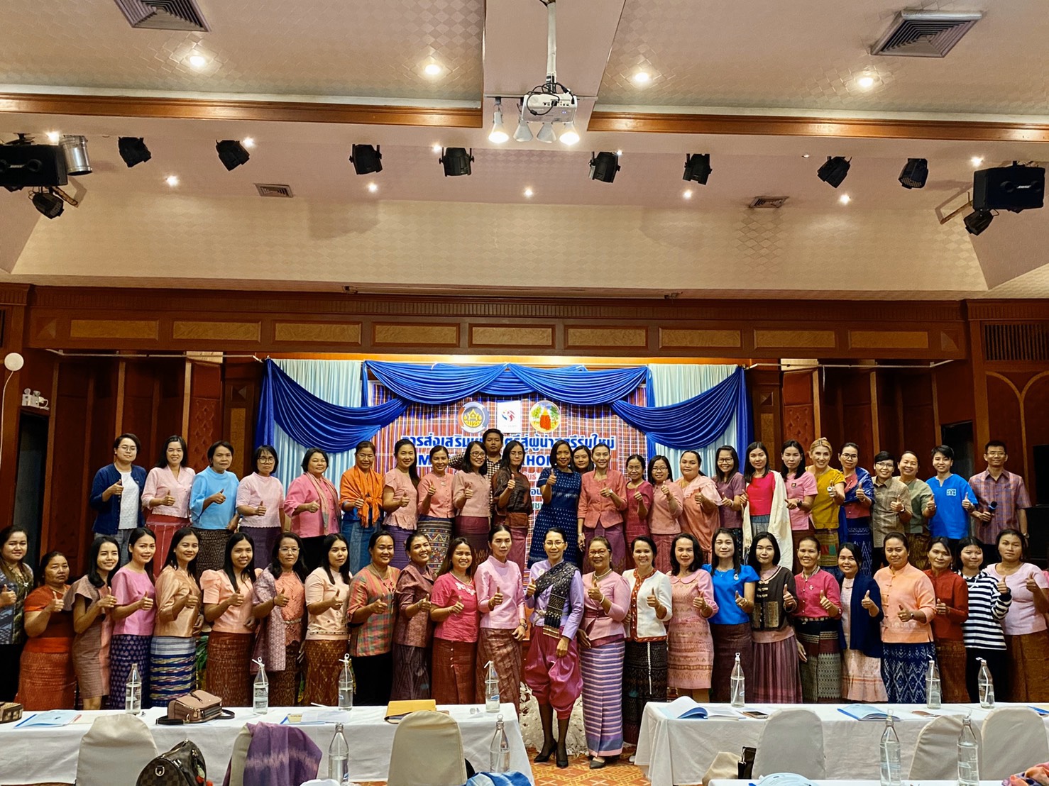 ? พช.ขอนแก่น : จัดประชุมโครงการส่งเสริมเยาวสตรีสู่ผู้นำสตรีรุ่นใหม่ : SMART LADY KHON KAEN ?
