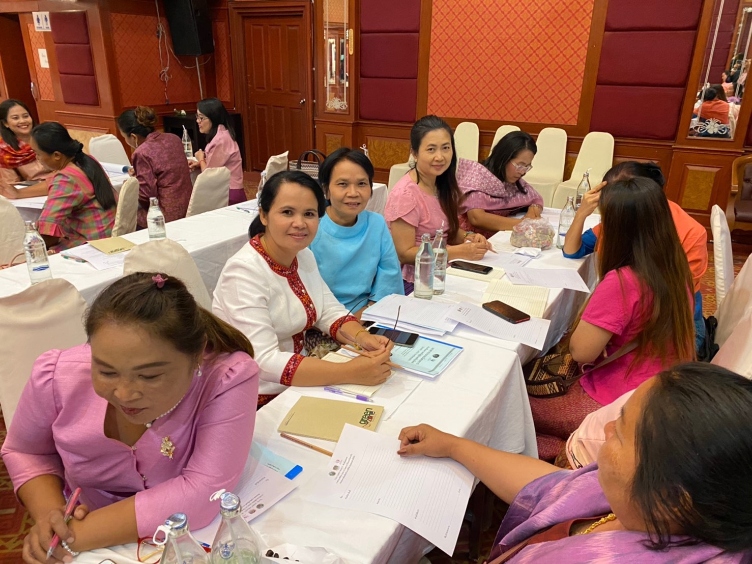 ? พช.ขอนแก่น : จัดประชุมโครงการส่งเสริมเยาวสตรีสู่ผู้นำสตรีรุ่นใหม่ : SMART LADY KHON KAEN ?