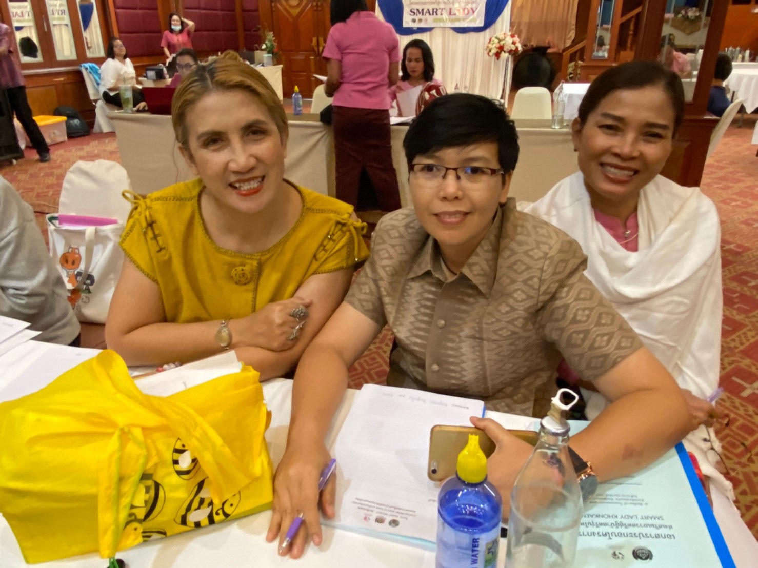? พช.ขอนแก่น : จัดประชุมโครงการส่งเสริมเยาวสตรีสู่ผู้นำสตรีรุ่นใหม่ : SMART LADY KHON KAEN ?