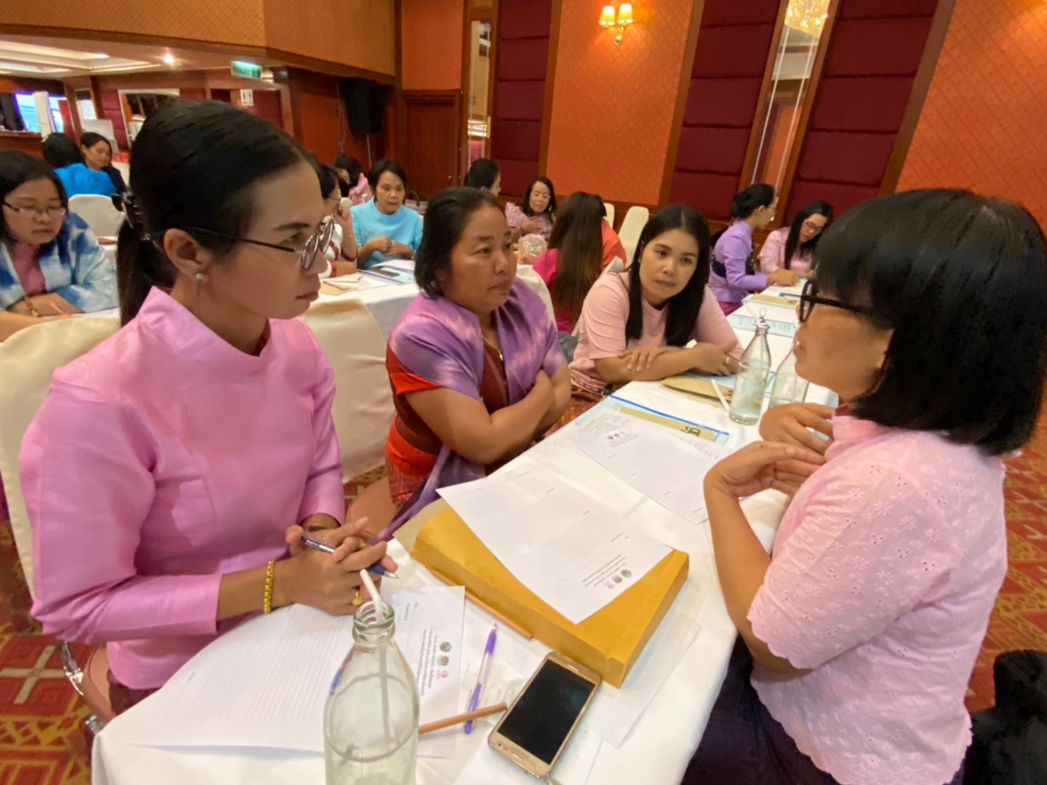 ? พช.ขอนแก่น : จัดประชุมโครงการส่งเสริมเยาวสตรีสู่ผู้นำสตรีรุ่นใหม่ : SMART LADY KHON KAEN ?
