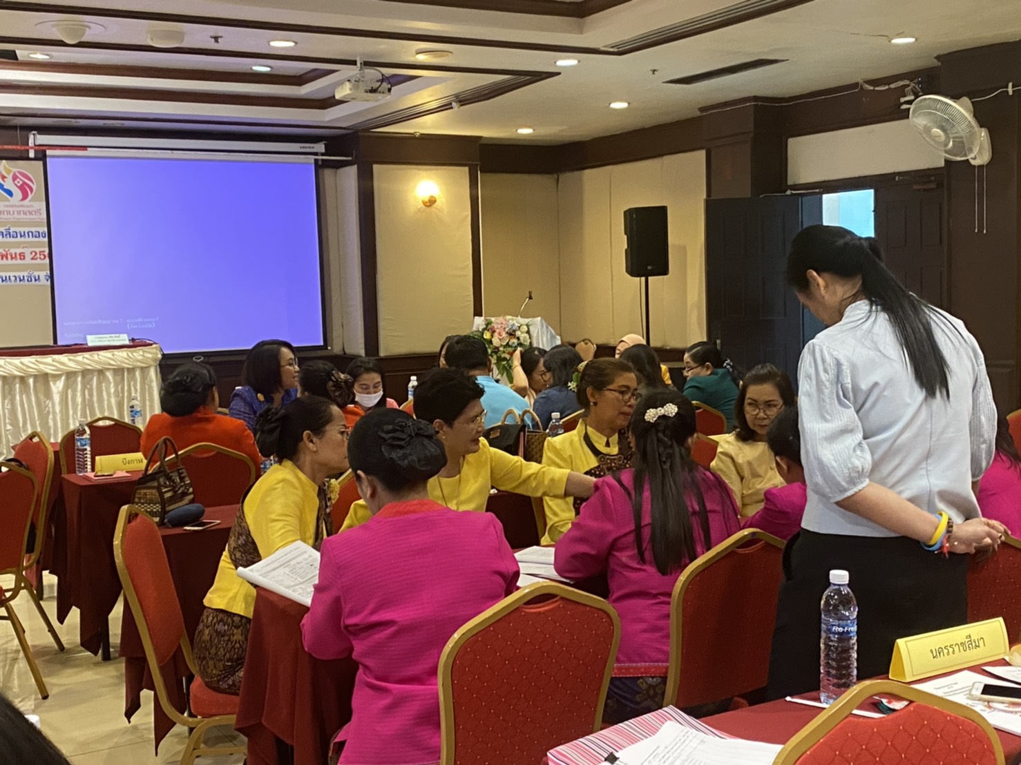 ? พช.ขอนแก่น : ร่วมประชุมโครงการพัฒนาศักยภาพเครือข่ายคณะทำงานขับเคลื่อนกองทุนพัฒนาบทบาทสตรีระดับภาค รุ่นที่ 1 ภาคตะวันออกเฉียงเหนือ ?