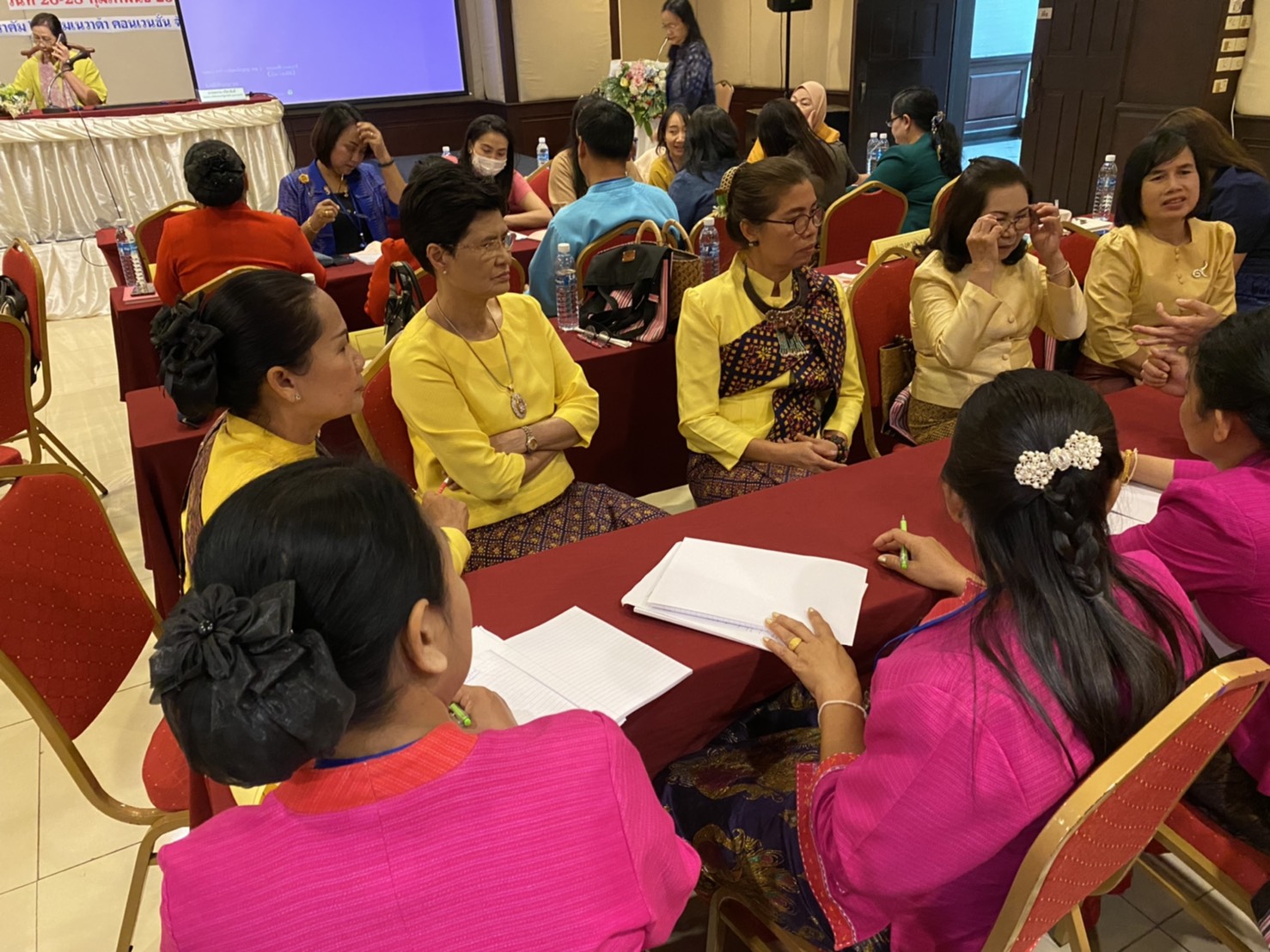 ? พช.ขอนแก่น : ร่วมประชุมโครงการพัฒนาศักยภาพเครือข่ายคณะทำงานขับเคลื่อนกองทุนพัฒนาบทบาทสตรีระดับภาค รุ่นที่ 1 ภาคตะวันออกเฉียงเหนือ ?