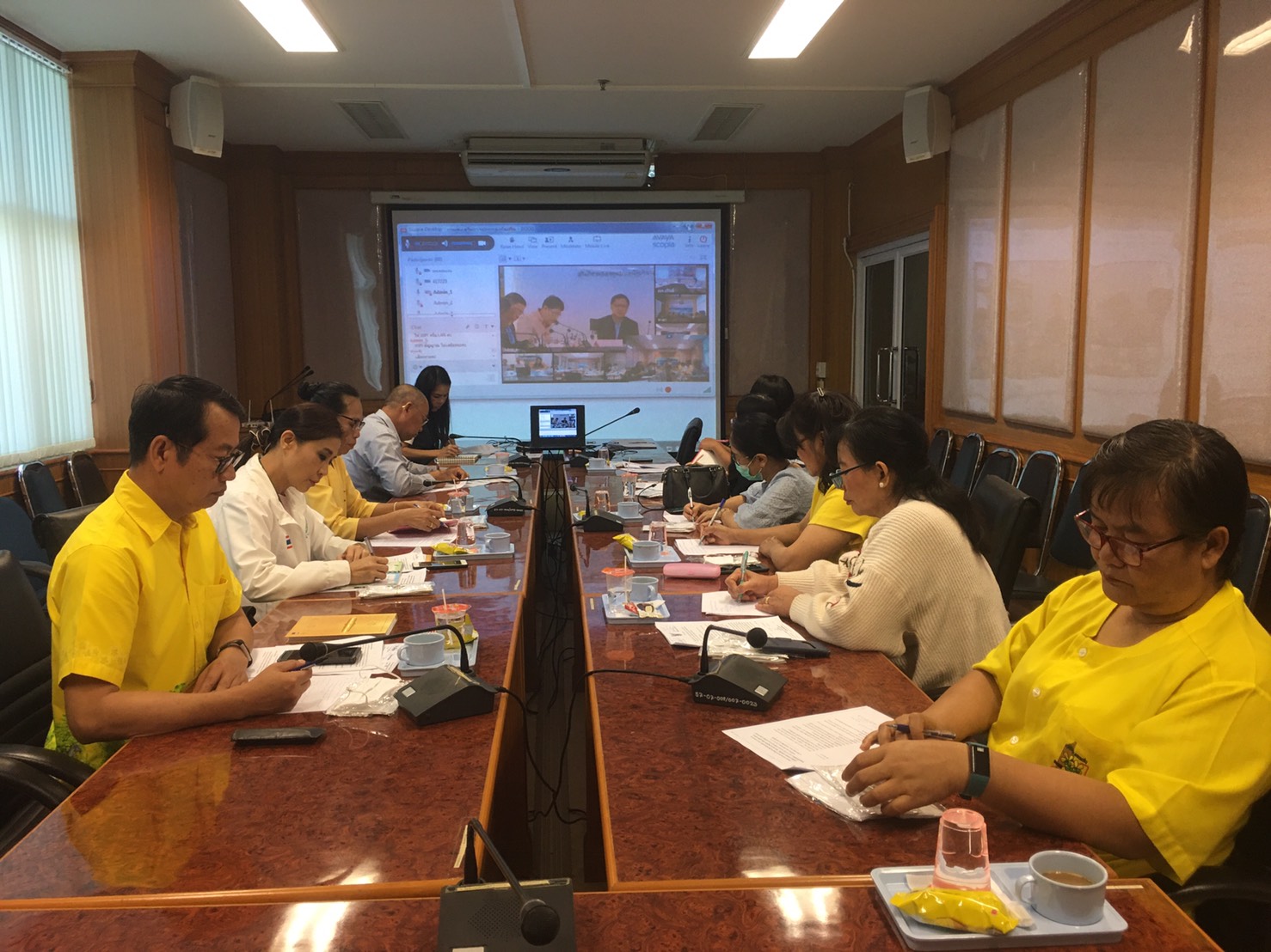 ? พช.ขอนแก่น : ร่วมประชุมระบบทางไกลผ่านเครือข่ายอินเตอร์เน็ต (web conference) เพื่อแจ้งการดำเนินการขับเคลื่อน “โครงการอบรมเชิงปฏิบัติการให้ความรู้ในการป้องกันโรคติดเชื่อไวรัสโคโรนา 2019 (COVID-2019) และการจัดทำหน้ากากอนามัยเพื่อการป้องกันตนเอง ?