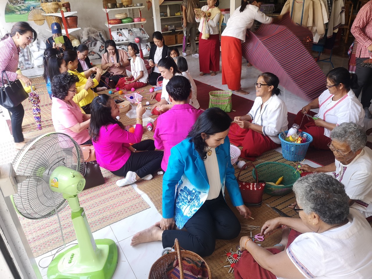 ? พช.ขอนแก่น : จัดประชุมเชิงปฏิบัติการ “คณะกรรมการพัฒนาสตรีภาค (กพสภ.) ส่งเสริมครัวเรือนสัมมาชีพชุมชน” ?