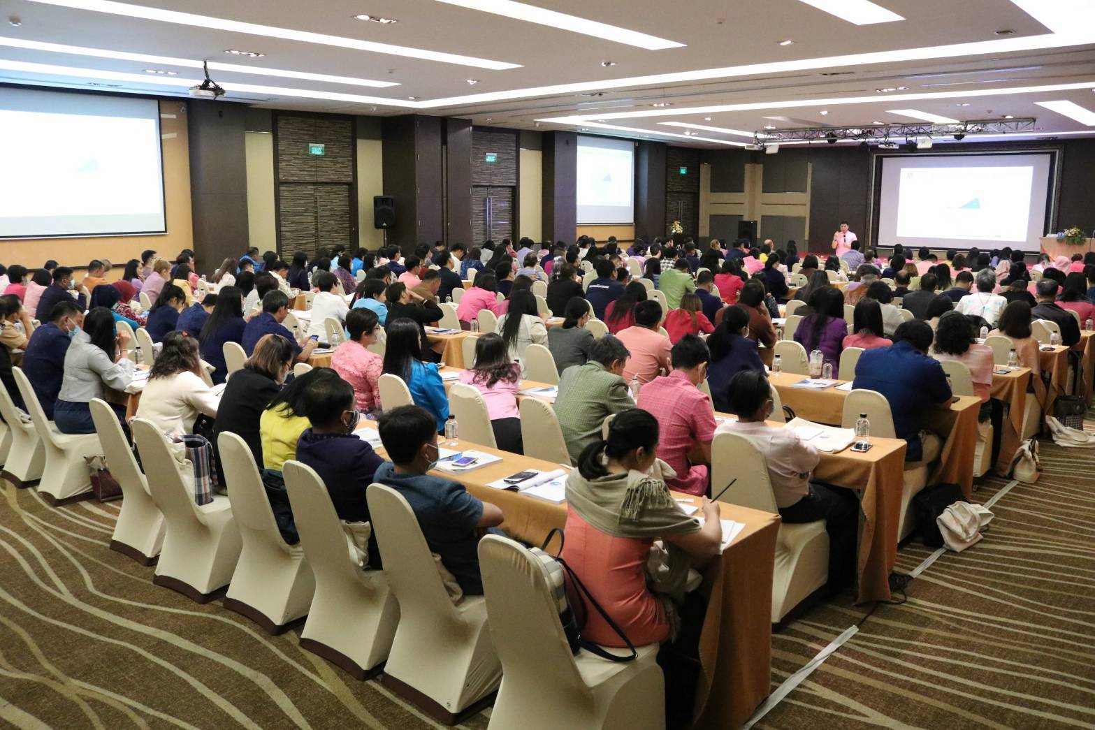 ? พช.ขอนแก่น : ร่วมประชุมเชิงปฏิบัติการเตรียมความพร้อมบุคลากรด้านการพัฒนากองทุนชุมชน ?