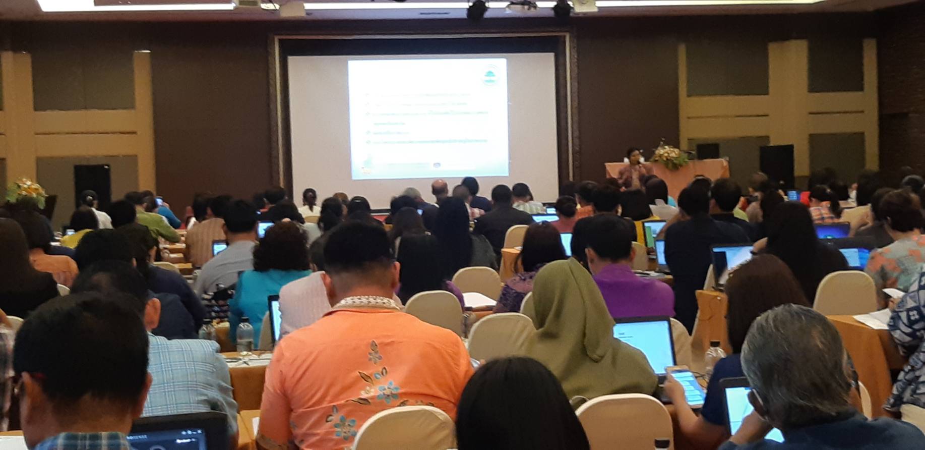 ? พช.ขอนแก่น : ร่วมประชุมเชิงปฏิบัติการเตรียมความพร้อมบุคลากรด้านการพัฒนากองทุนชุมชน ?