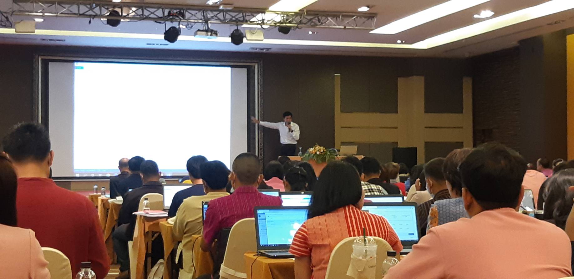 ? พช.ขอนแก่น : ร่วมประชุมเชิงปฏิบัติการเตรียมความพร้อมบุคลากรด้านการพัฒนากองทุนชุมชน ?