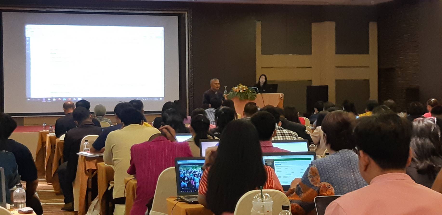 ? พช.ขอนแก่น : ร่วมประชุมเชิงปฏิบัติการเตรียมความพร้อมบุคลากรด้านการพัฒนากองทุนชุมชน ?