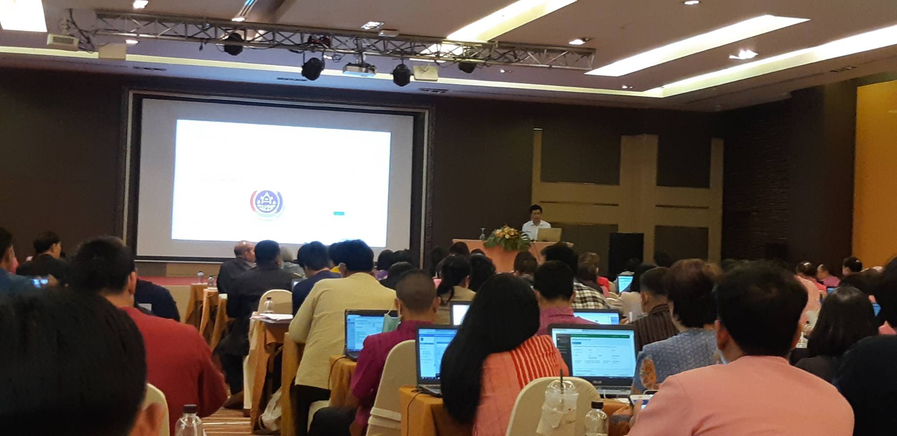 ? พช.ขอนแก่น : ร่วมประชุมเชิงปฏิบัติการเตรียมความพร้อมบุคลากรด้านการพัฒนากองทุนชุมชน ?