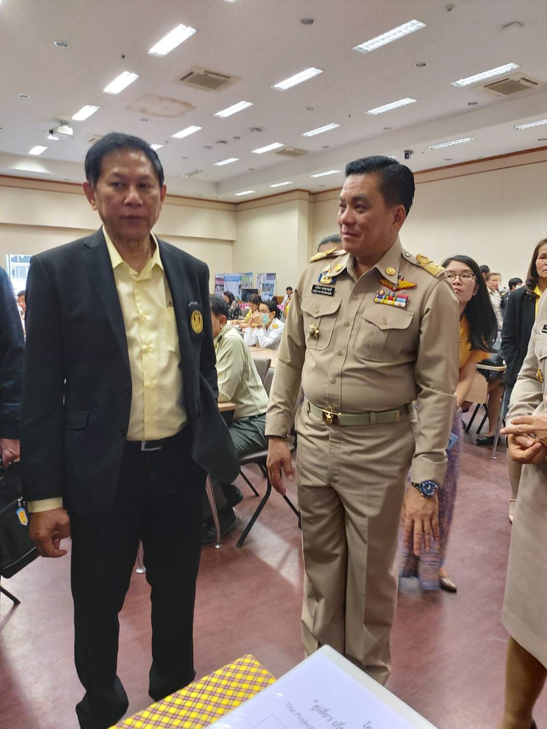 ? พช.ขอนแก่น : ร่วมประชุม และจัดแสดงนิทรรศการผลงานโครงการคู่เสี่ยว เกี่ยวก้อย แก้จนคนขอนแก่น ในการศึกษาดูงานของคณะกรรมาธิการการบริหารราชการแผ่นดิน วุฒิสภา ในพื้นที่จังหวัดขอนแก่น ?