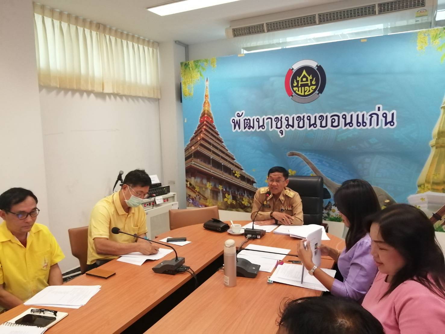 ? พช.ขอนแก่น : จัดประชุมเจ้าหน้าที่พัฒนาชุมชนผู้รับผิดชอบหนึ่งตำบล หนึ่งผลิตภัณฑ์ (OTOP) จังหวัดขอนแก่น ?