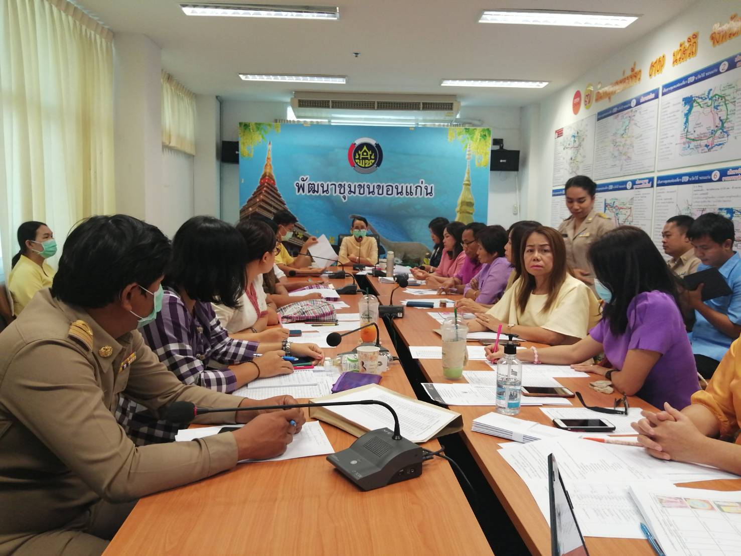 ? พช.ขอนแก่น : จัดประชุมเจ้าหน้าที่พัฒนาชุมชนผู้รับผิดชอบหนึ่งตำบล หนึ่งผลิตภัณฑ์ (OTOP) จังหวัดขอนแก่น ?